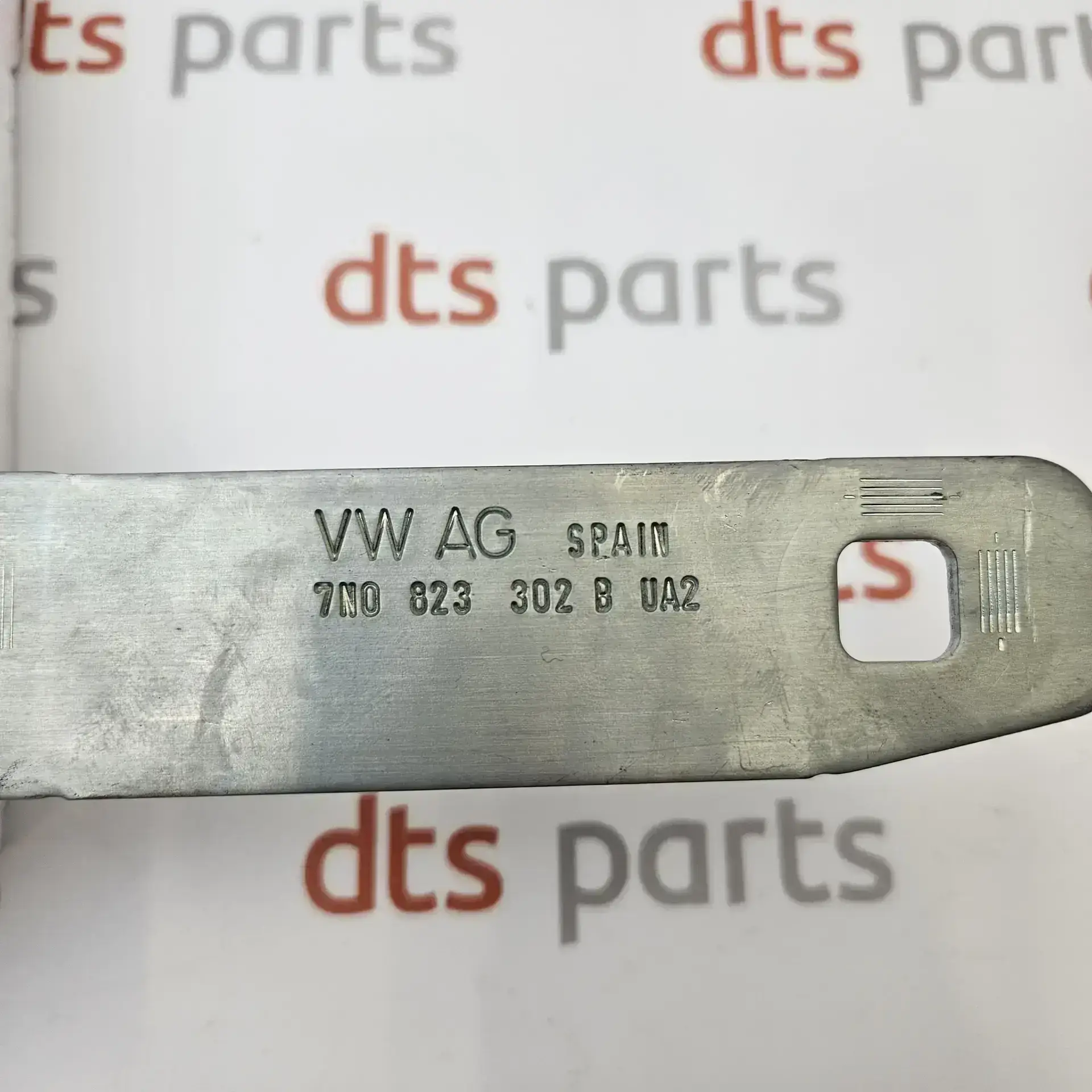OEM VAG 7N0823302BUA2 – Hinge for Bonnet Hood Right