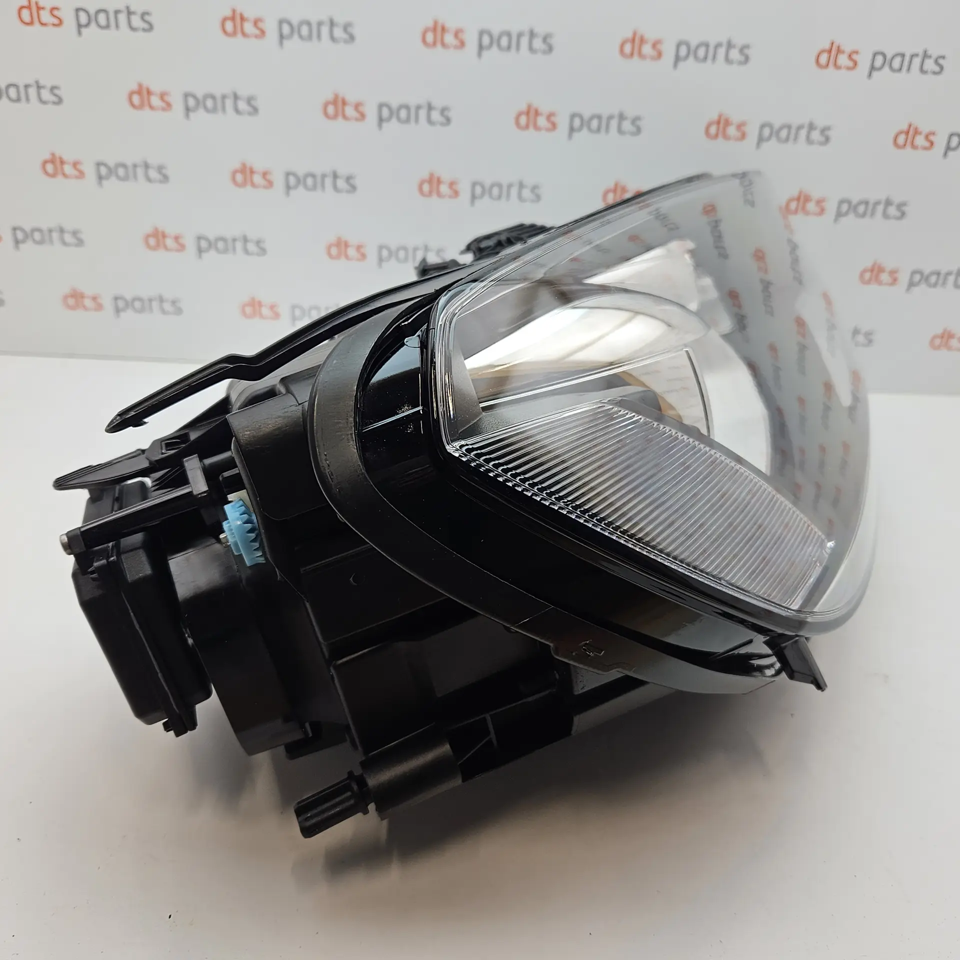 OEM Volkswagen 7P1941752 – Front right headlight