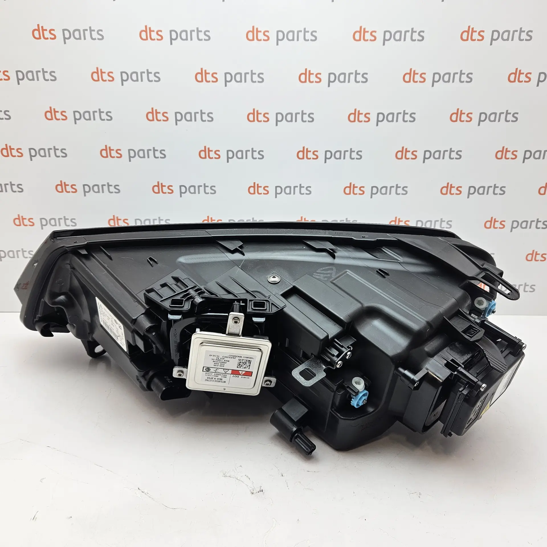 OEM Volkswagen 7P1941752 – Front right headlight