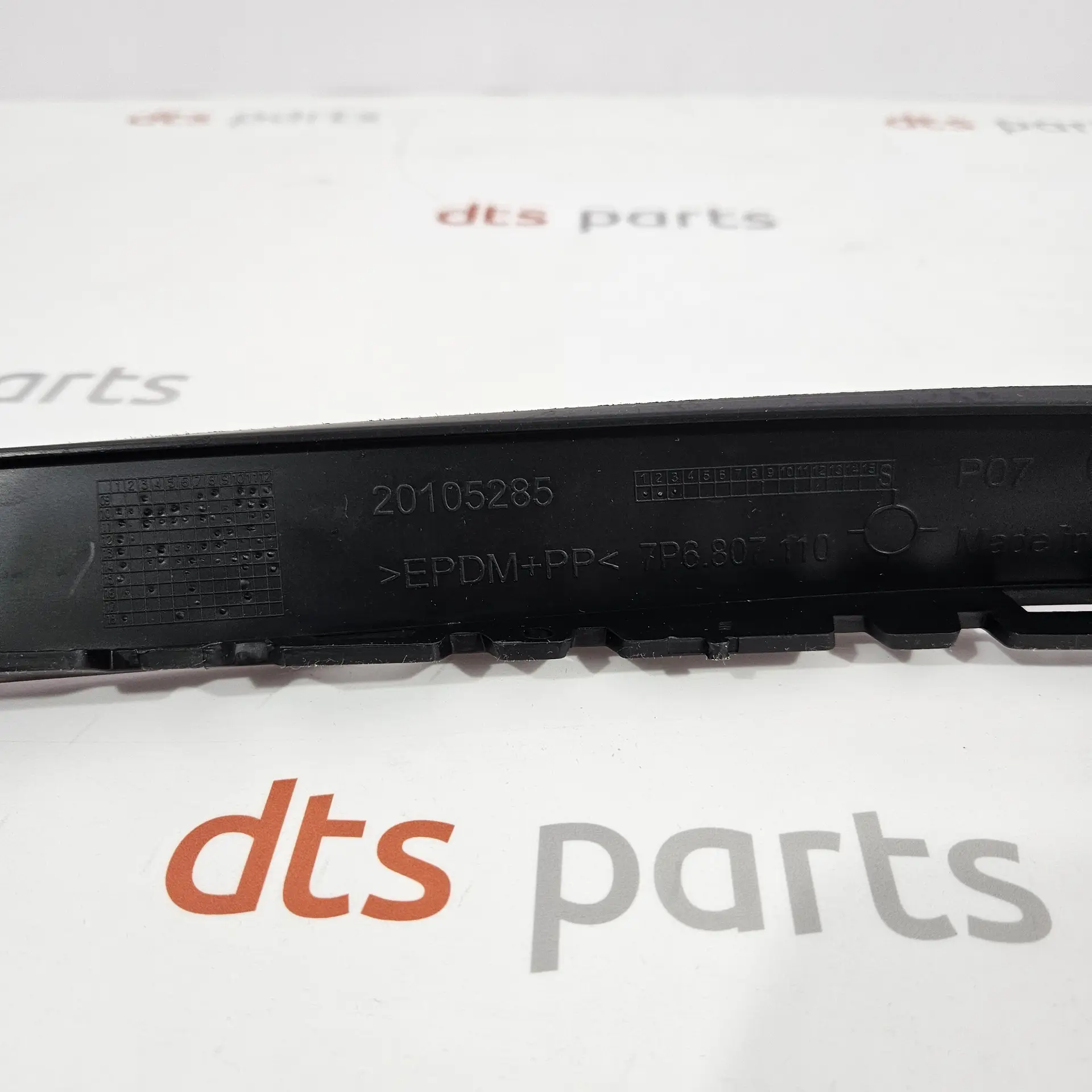 OEM VAG 7P68071109B9 – Front bumper lower spoiler