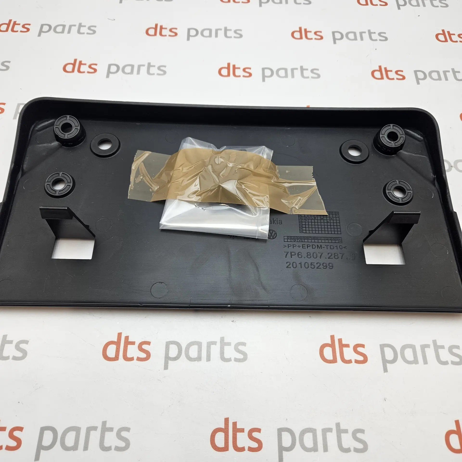 OEM VAG 7P6807285D – Licence plate holder