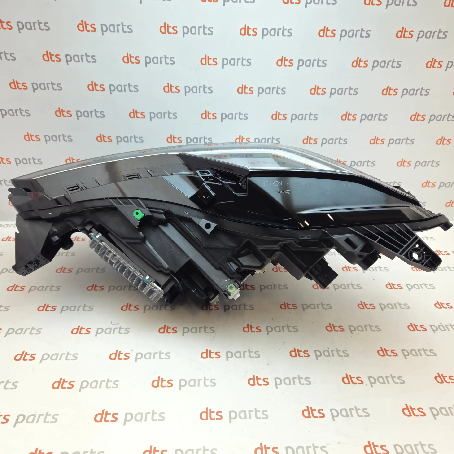 OEM Volvo 80029299 – Right-side front headlight