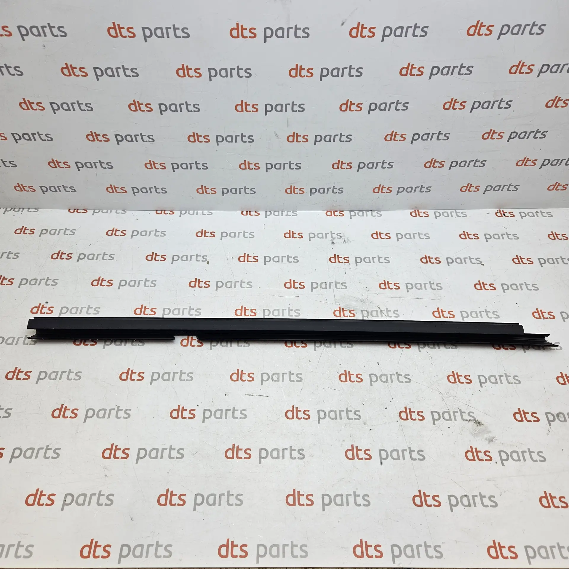 OEM Renault 803307676R – Front door window inner belt weatherstrip seal