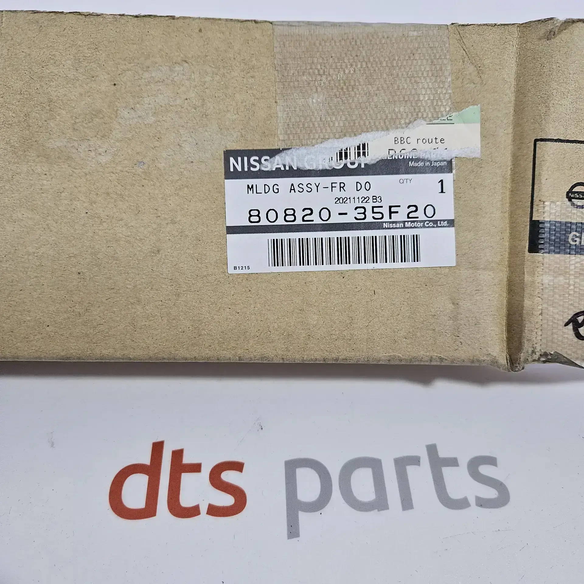 OEM Nissan 8082035F20 – Front right door moulding