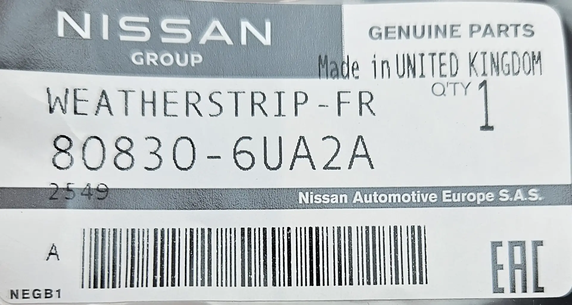 OEM Nissan 808306UA2A – Front right door seal rubber (weatherstrip assembly)