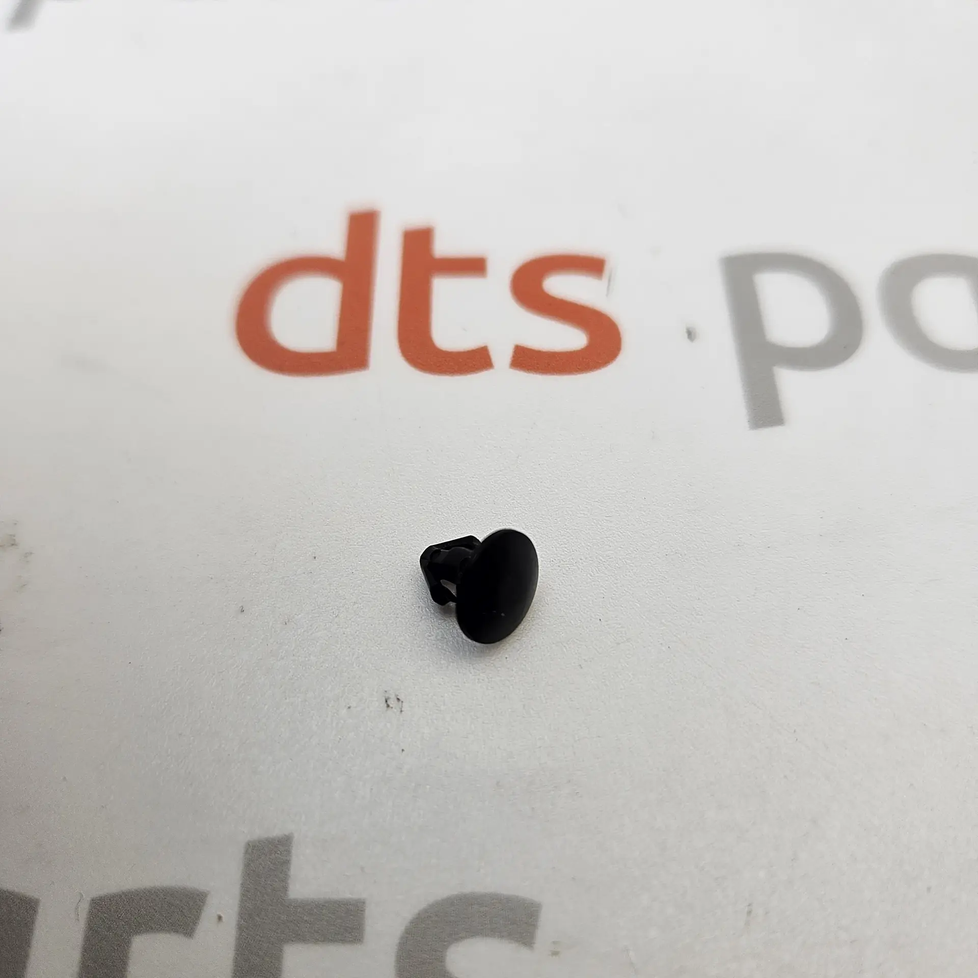 OEM Nissan 80850CA003 – Clip weatherstr