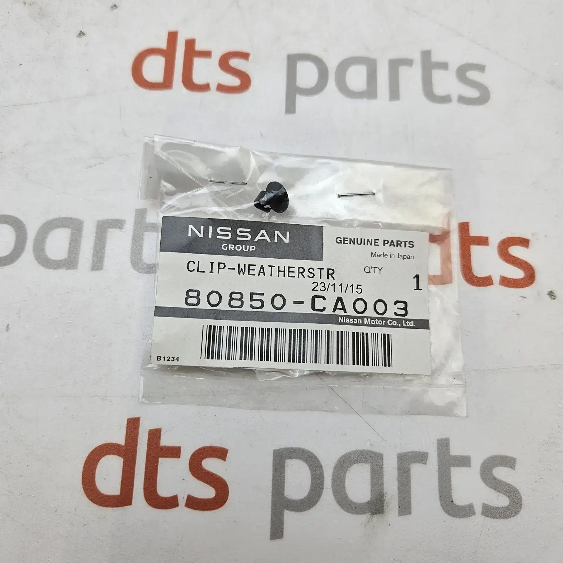 OEM Nissan 80850CA003 – Clip weatherstr
