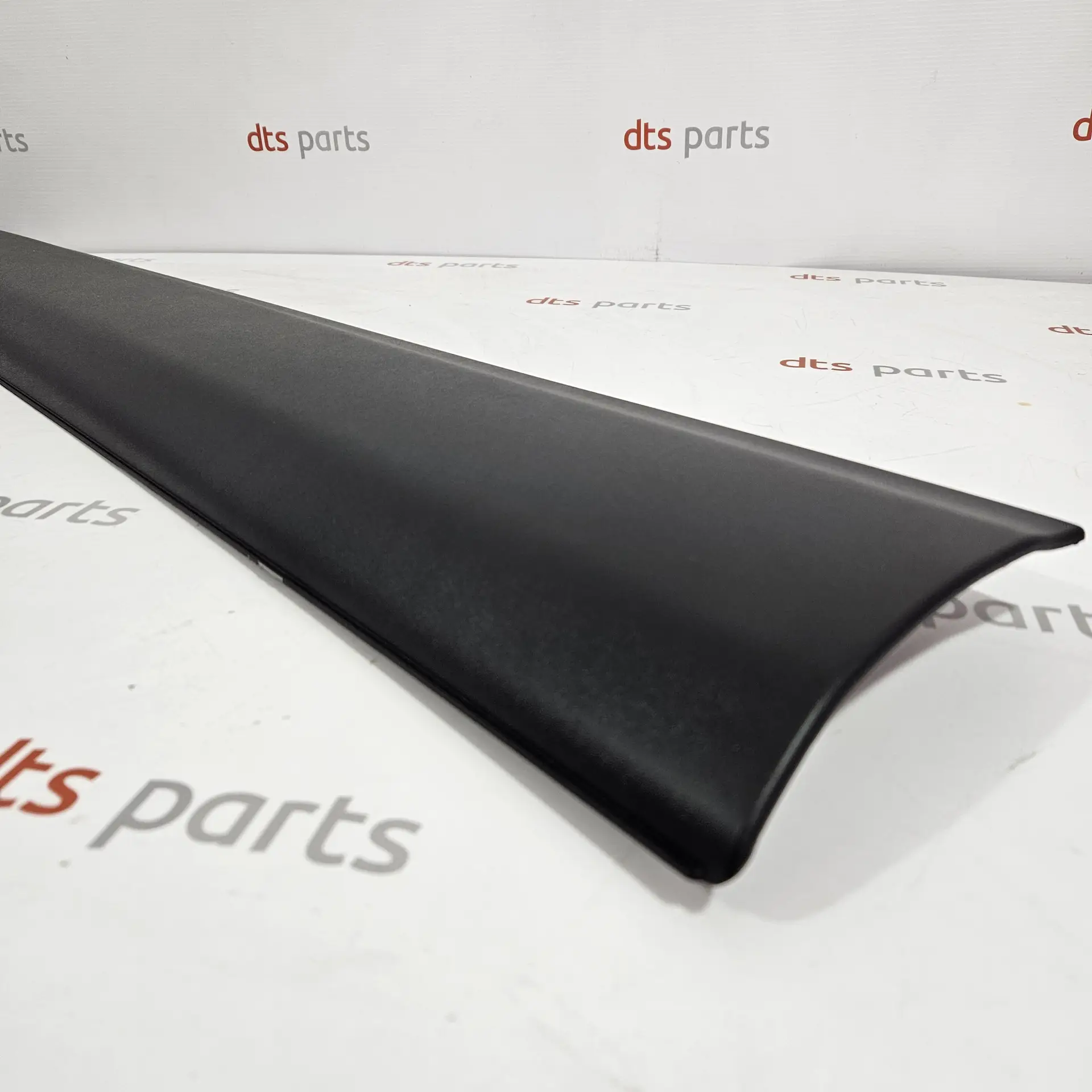OEM Nissan 808714EA0A – Front door moulding