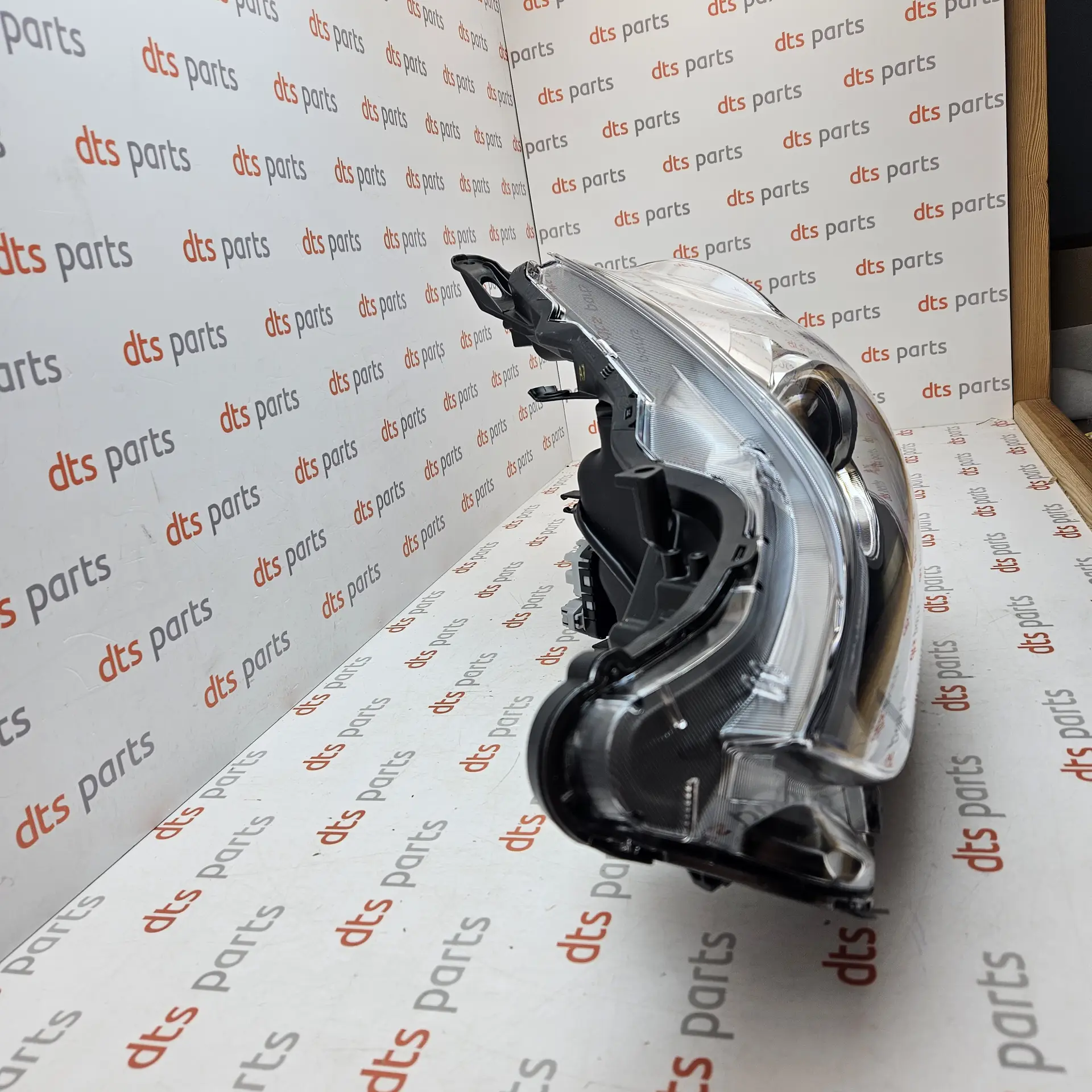 OEM Toyota 8107047680 – Left front LED headlight assembly