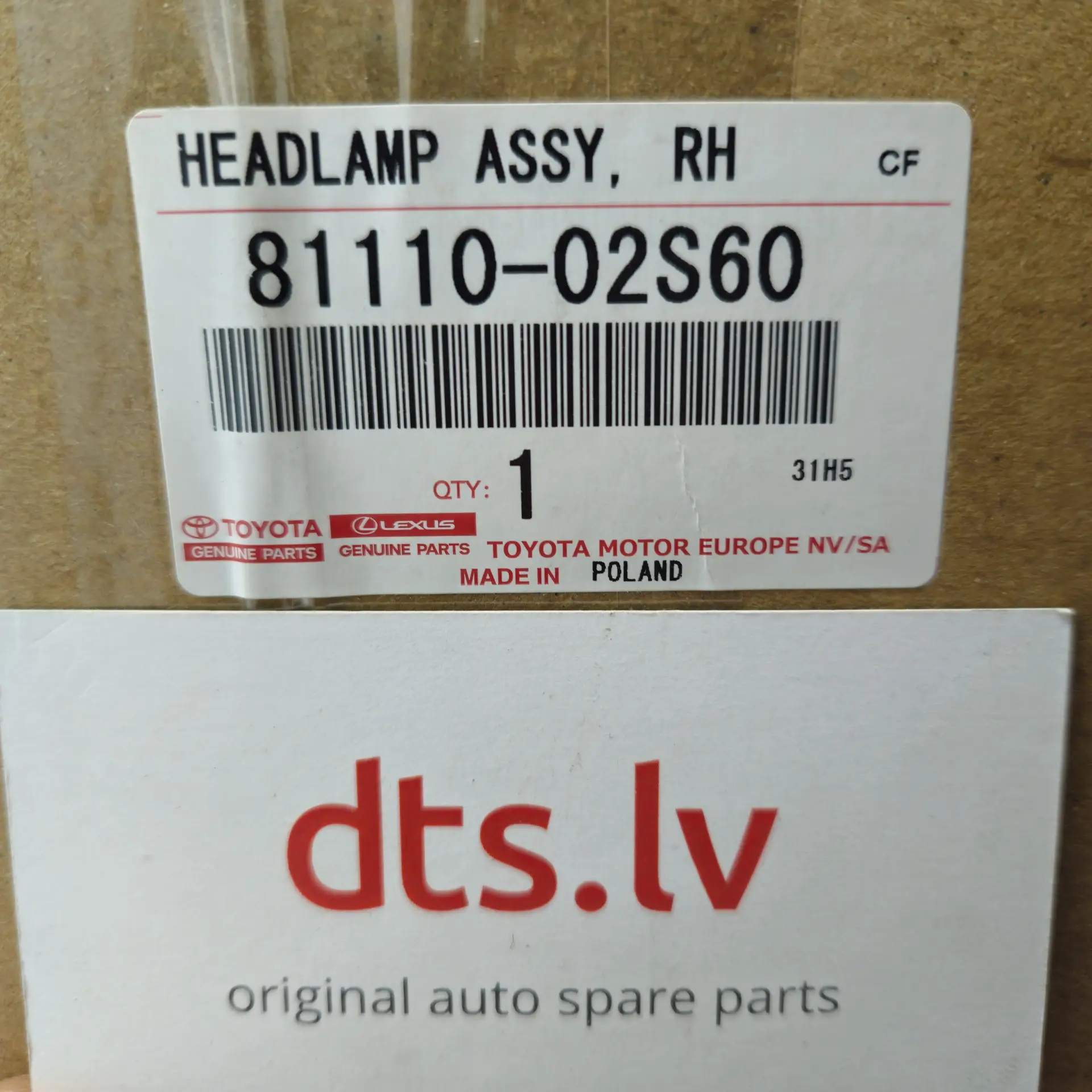 OEM Toyota 8111002S60 – Front right headlight assembly (LED)