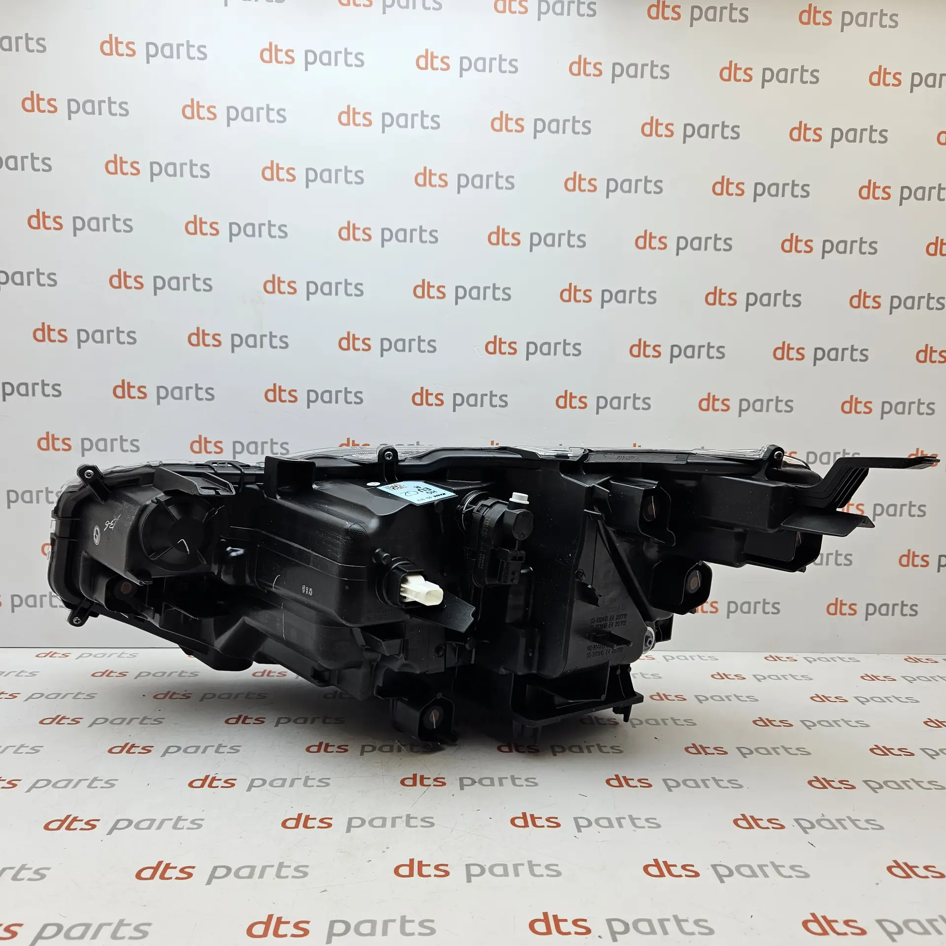 OEM Toyota 811100DP51 – Front right headlight