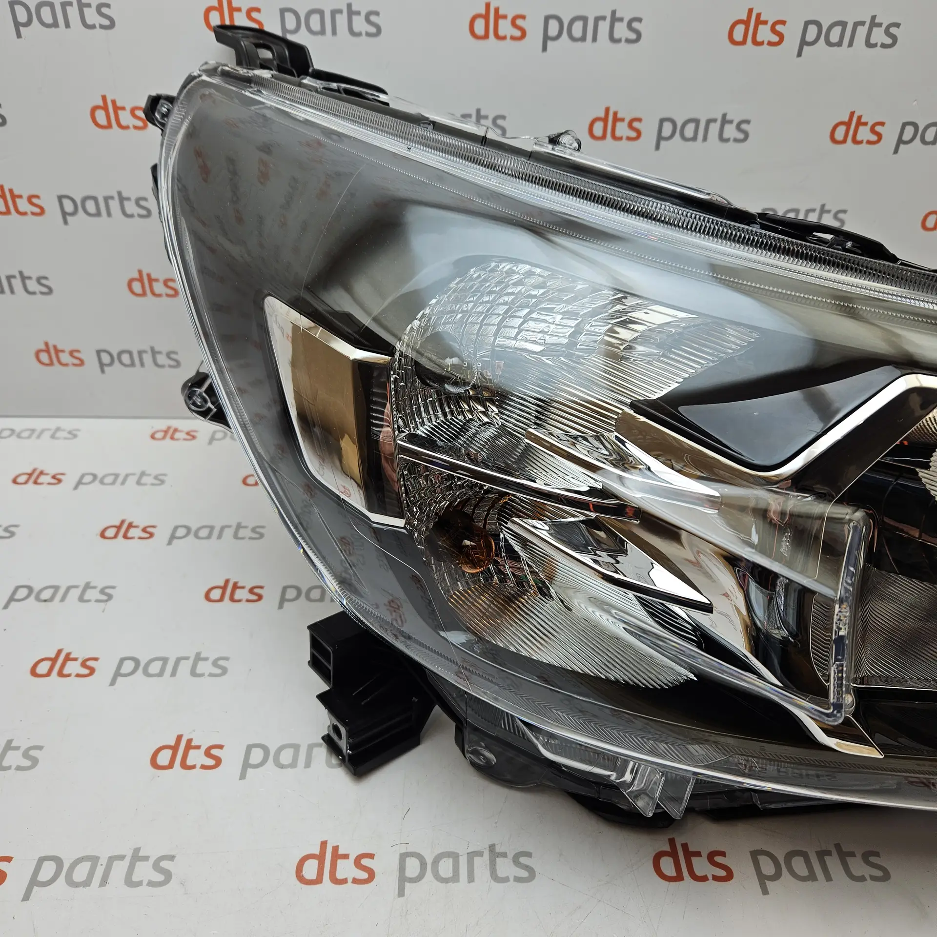 OEM Toyota 811100KK60 – Front right headlight