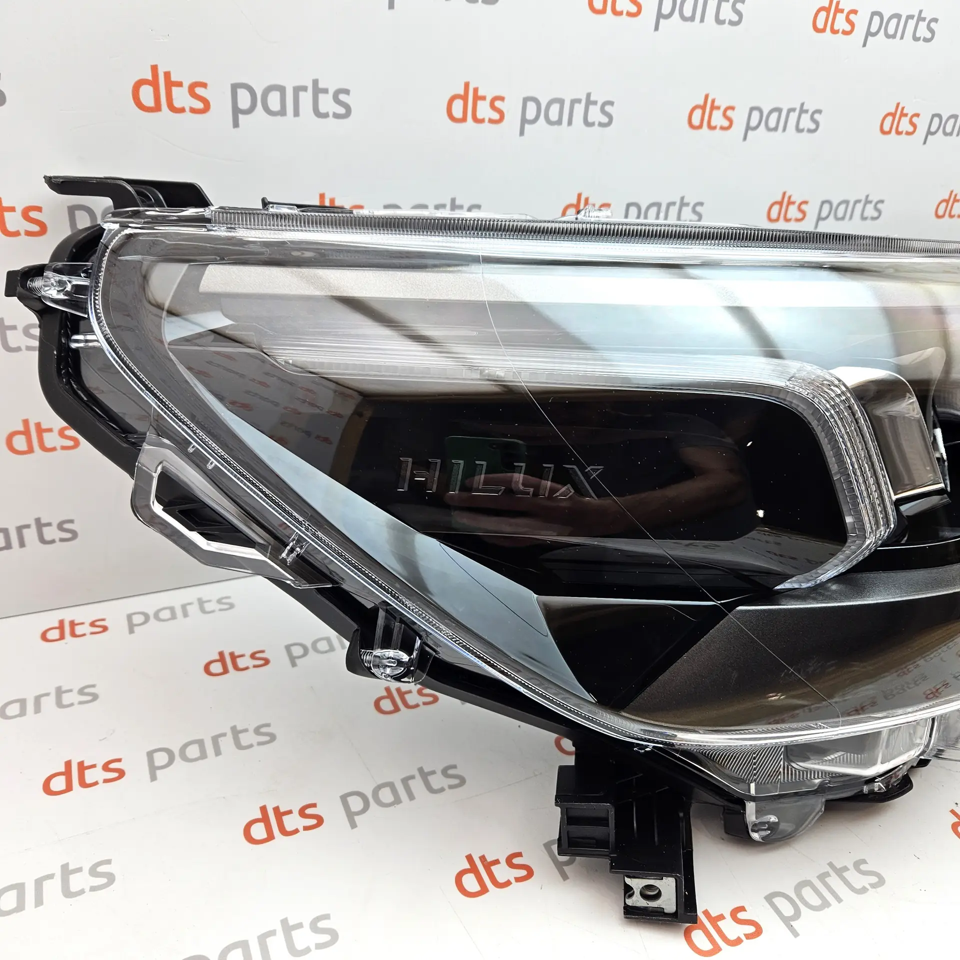 OEM Toyota 81110YP431 – Right headlight