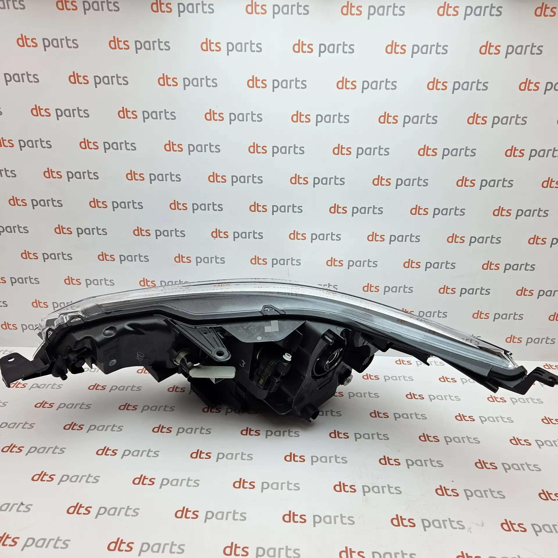 OEM Toyota 8113005380 – Front right LED headlight