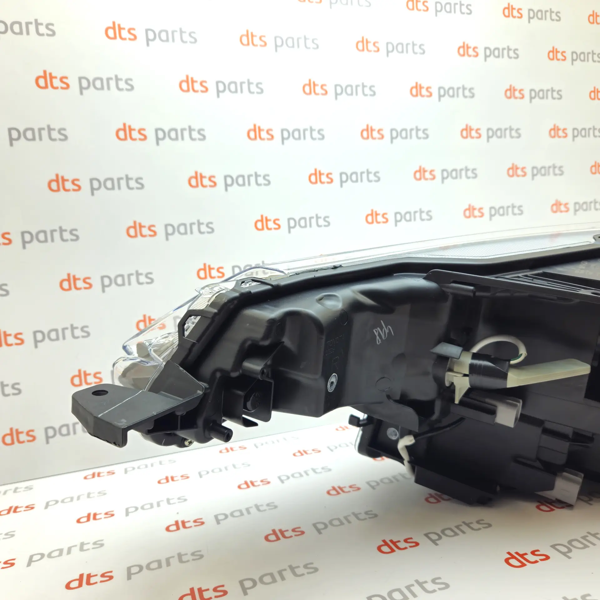 OEM Toyota/Lexus 8113005400 – Front right headlight