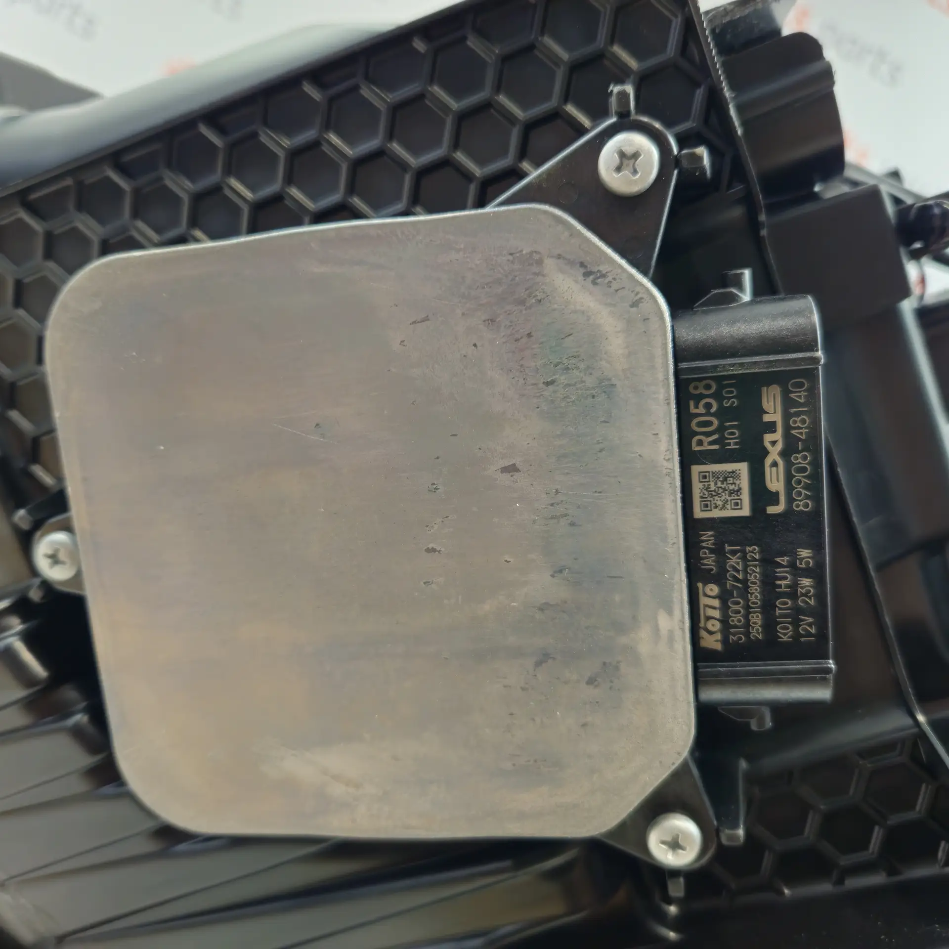 OEM Toyota/Lexus 811300DJ70 – Front right headlight