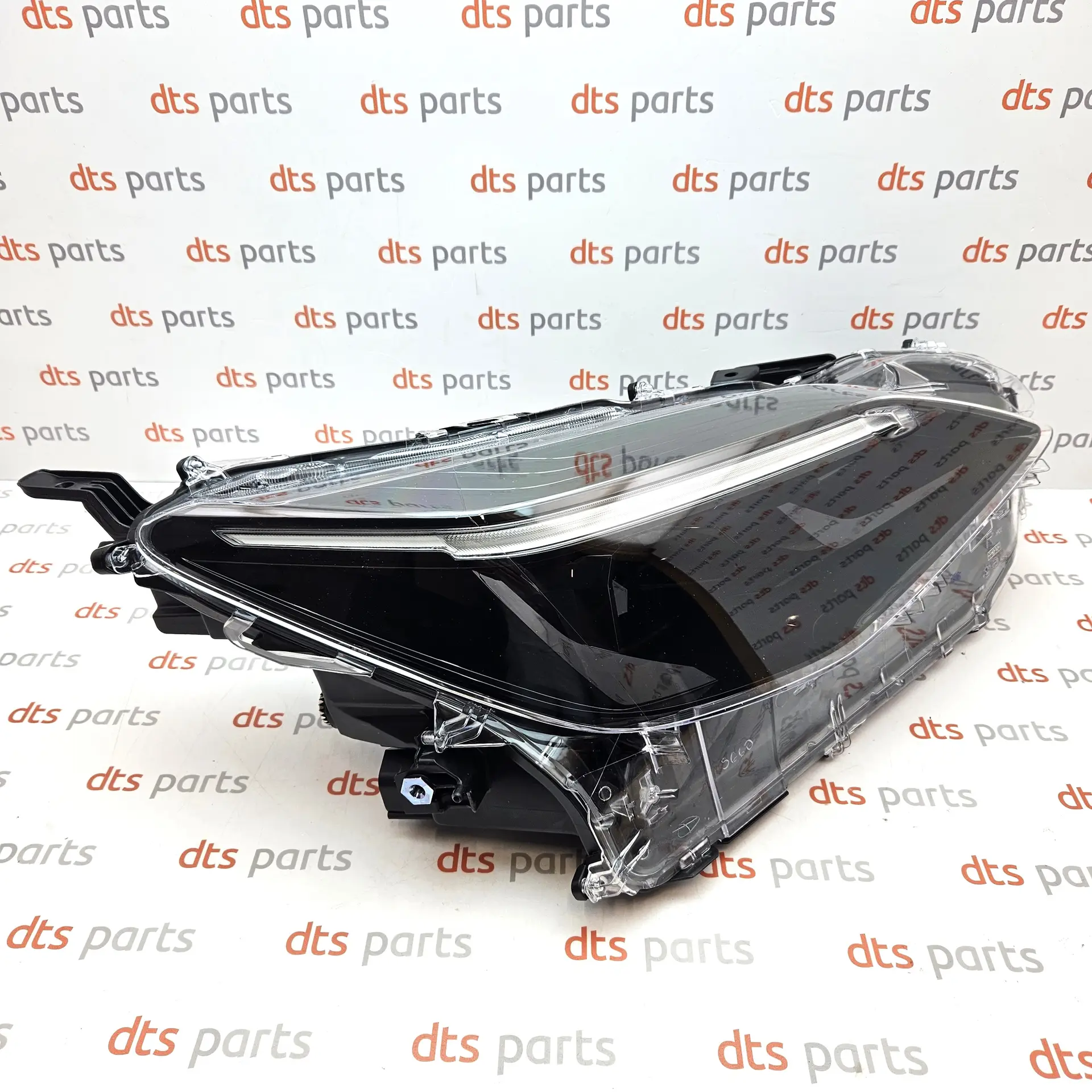 OEM Toyota 811300DP30 – Right headlight