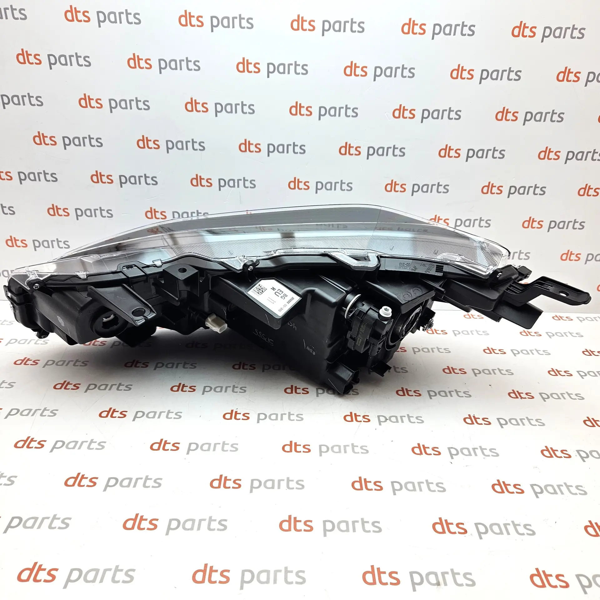 OEM Toyota 811300DP30 – Right headlight