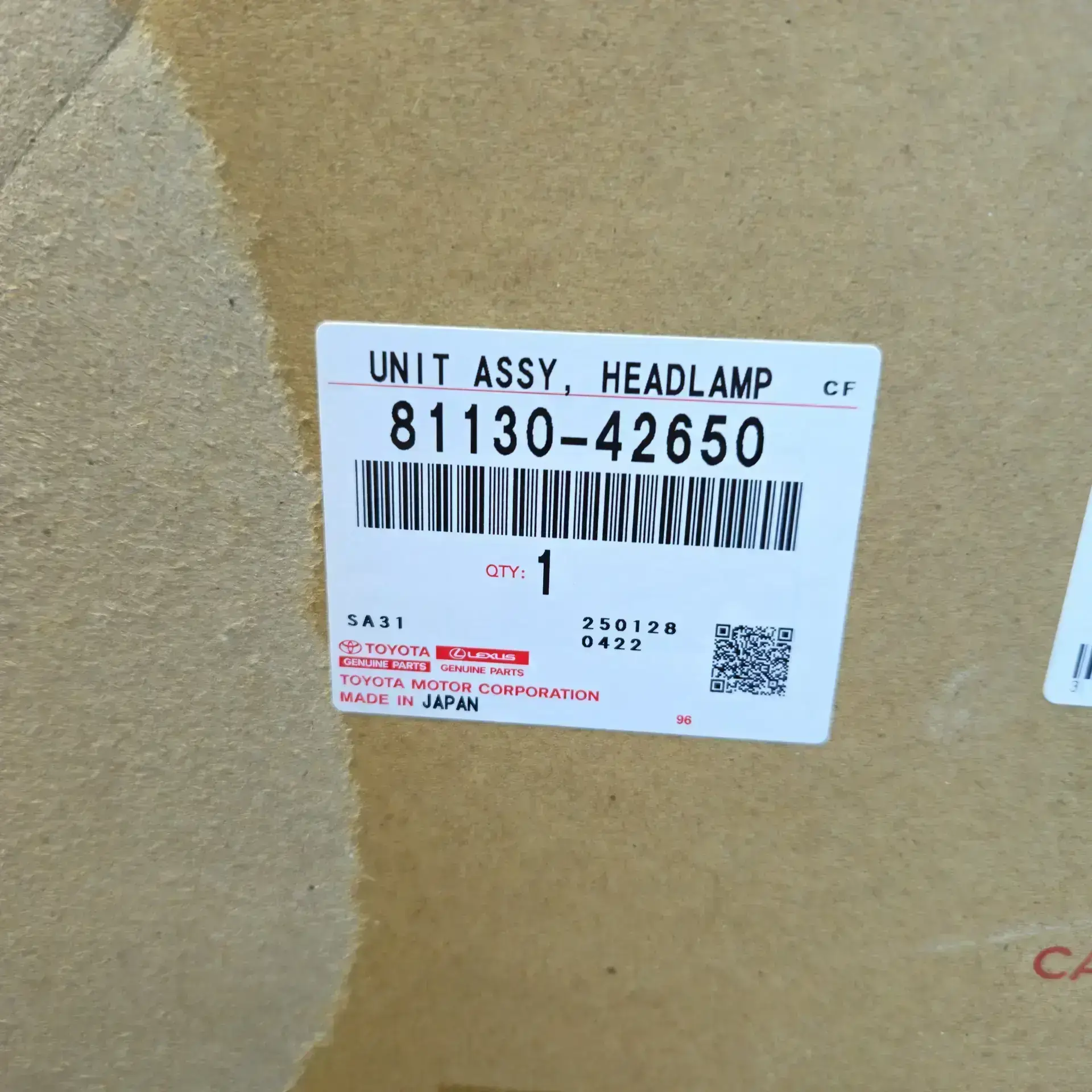 OEM Toyota 8113042650 – Right headlight