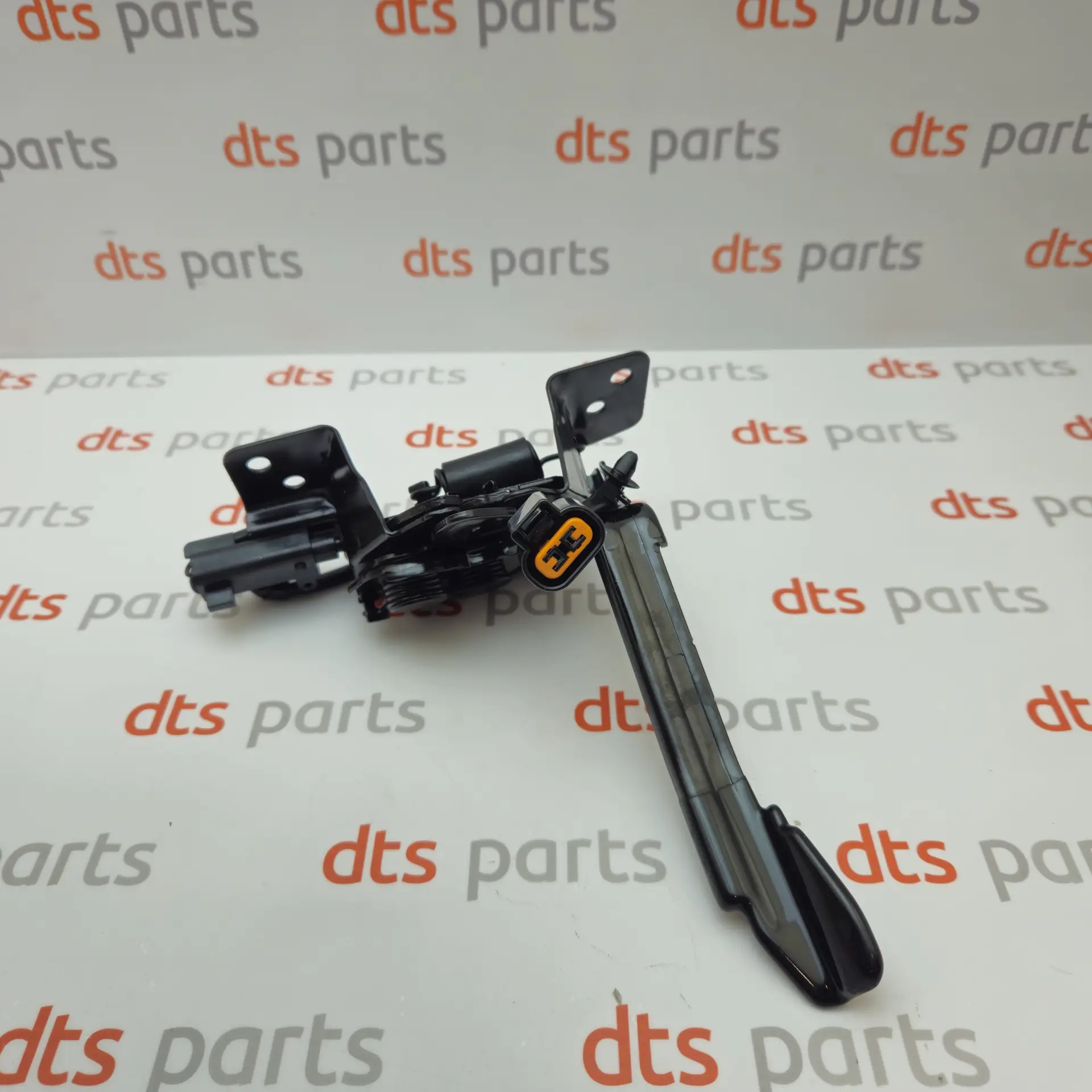 OEM Kia 81130C5000 – Hood latch