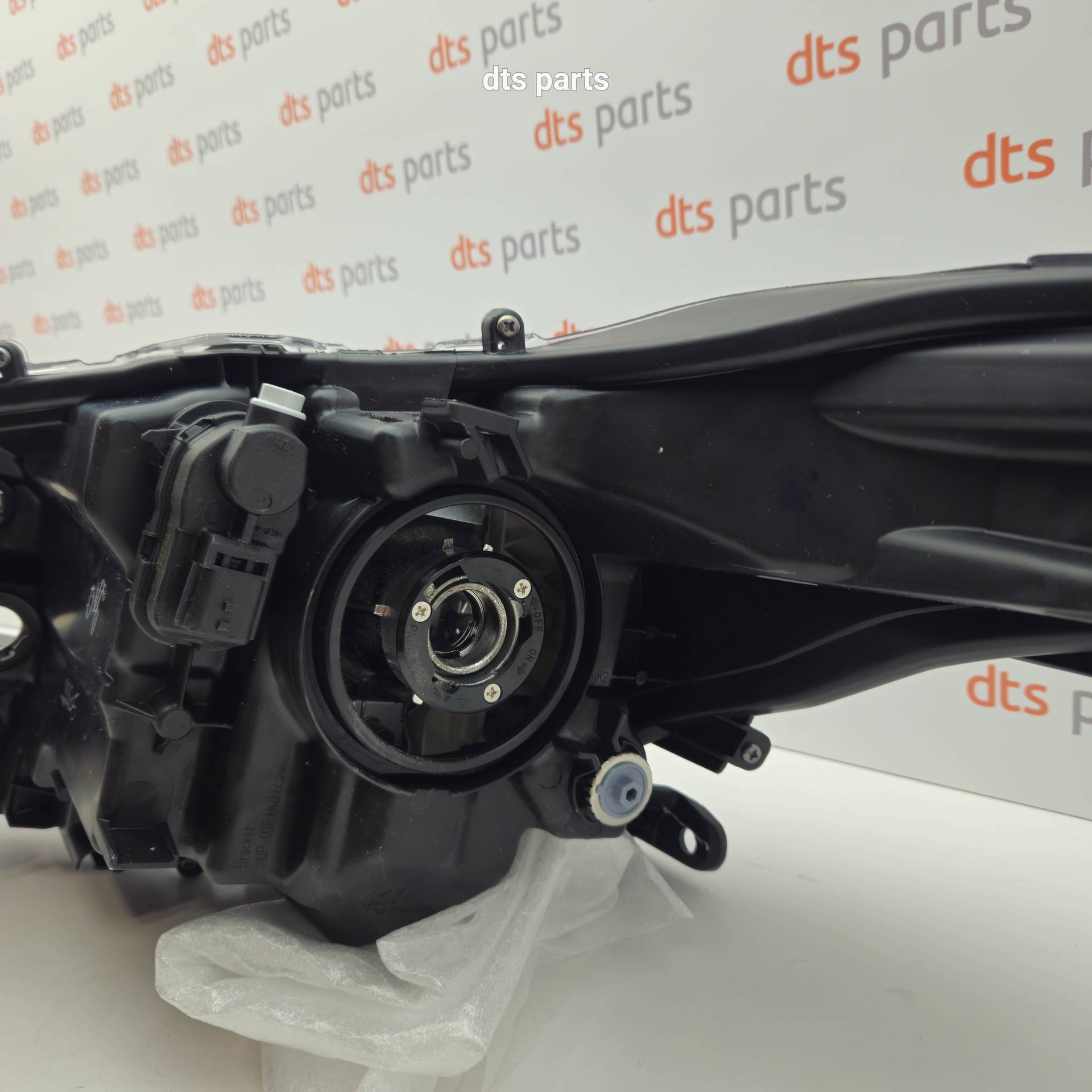 OEM Toyota/Lexus 81130K0060 – Front, right healight