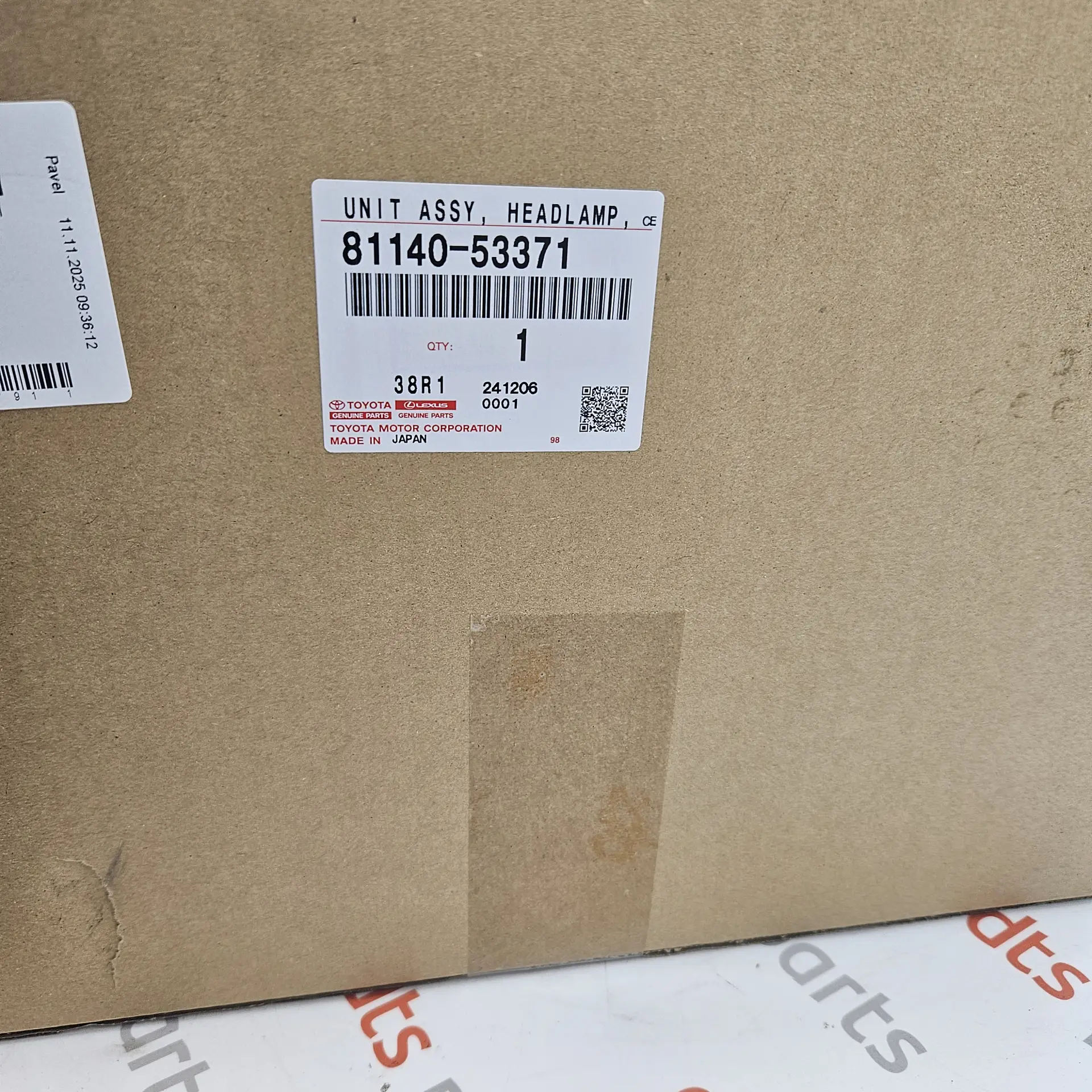 OEM Toyota 8114053371 – Front right headlight