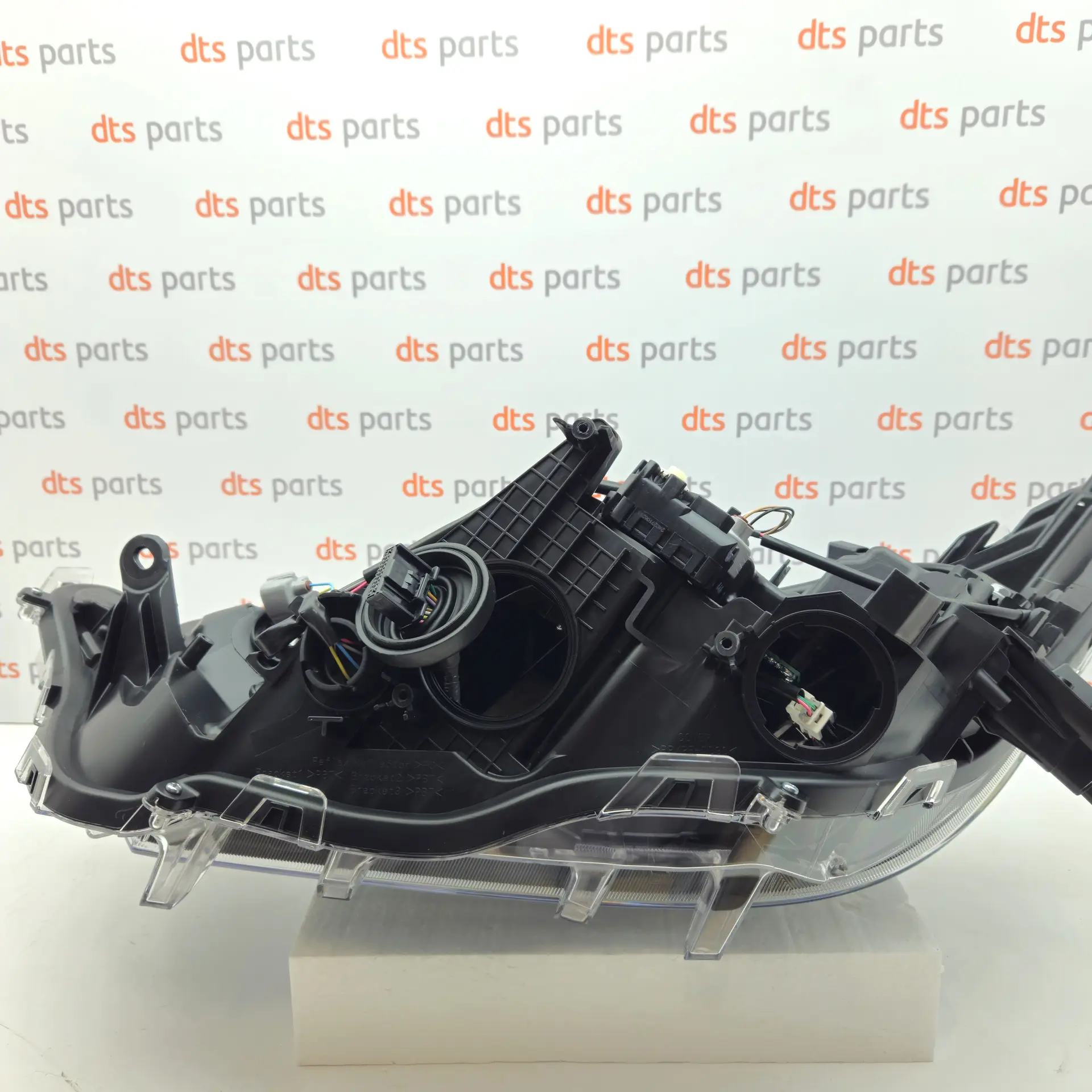 OEM Toyota/Lexus 8114542842 – Front right headlight