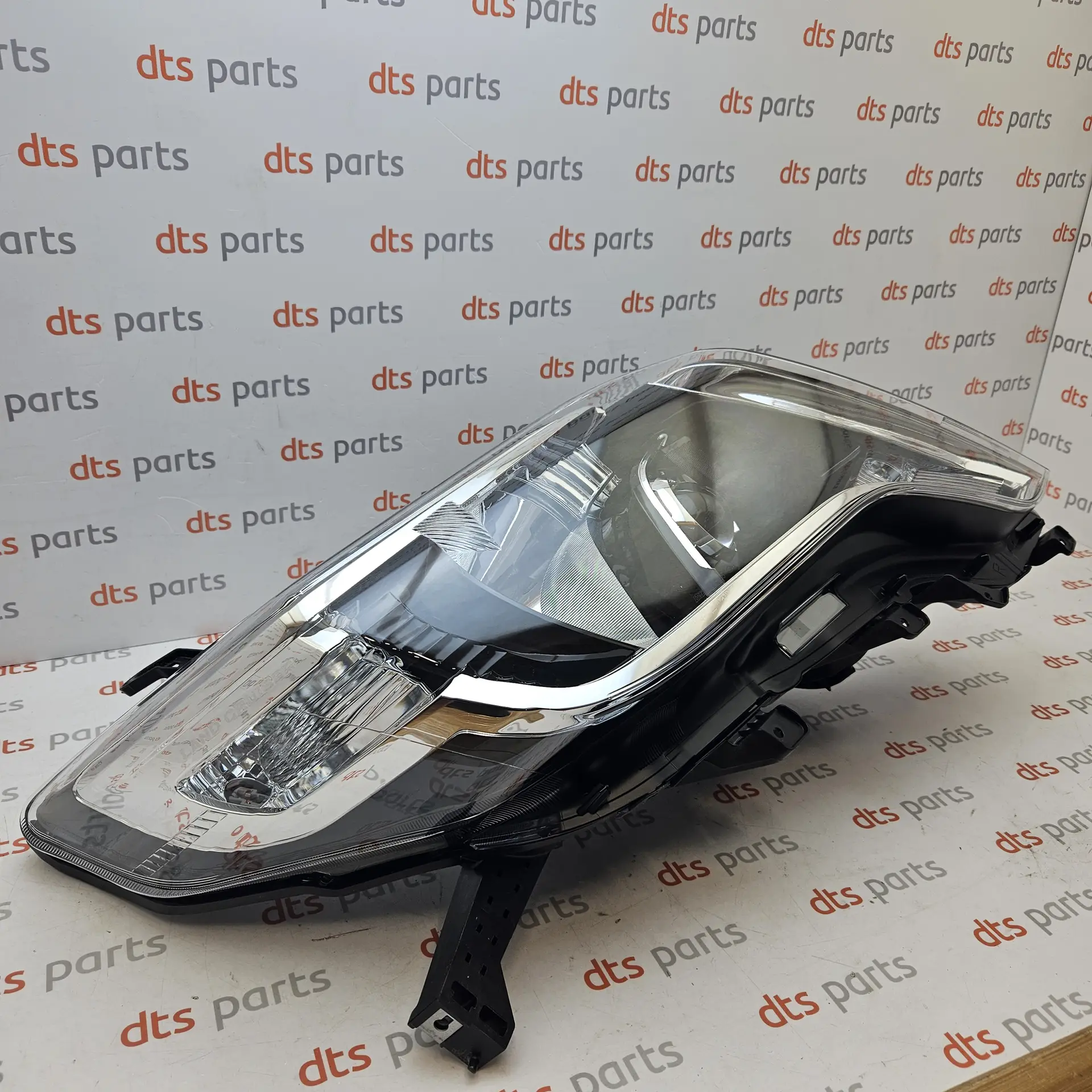 OEM Toyota 8114560J20 – Front main headlamp housing unit assembly