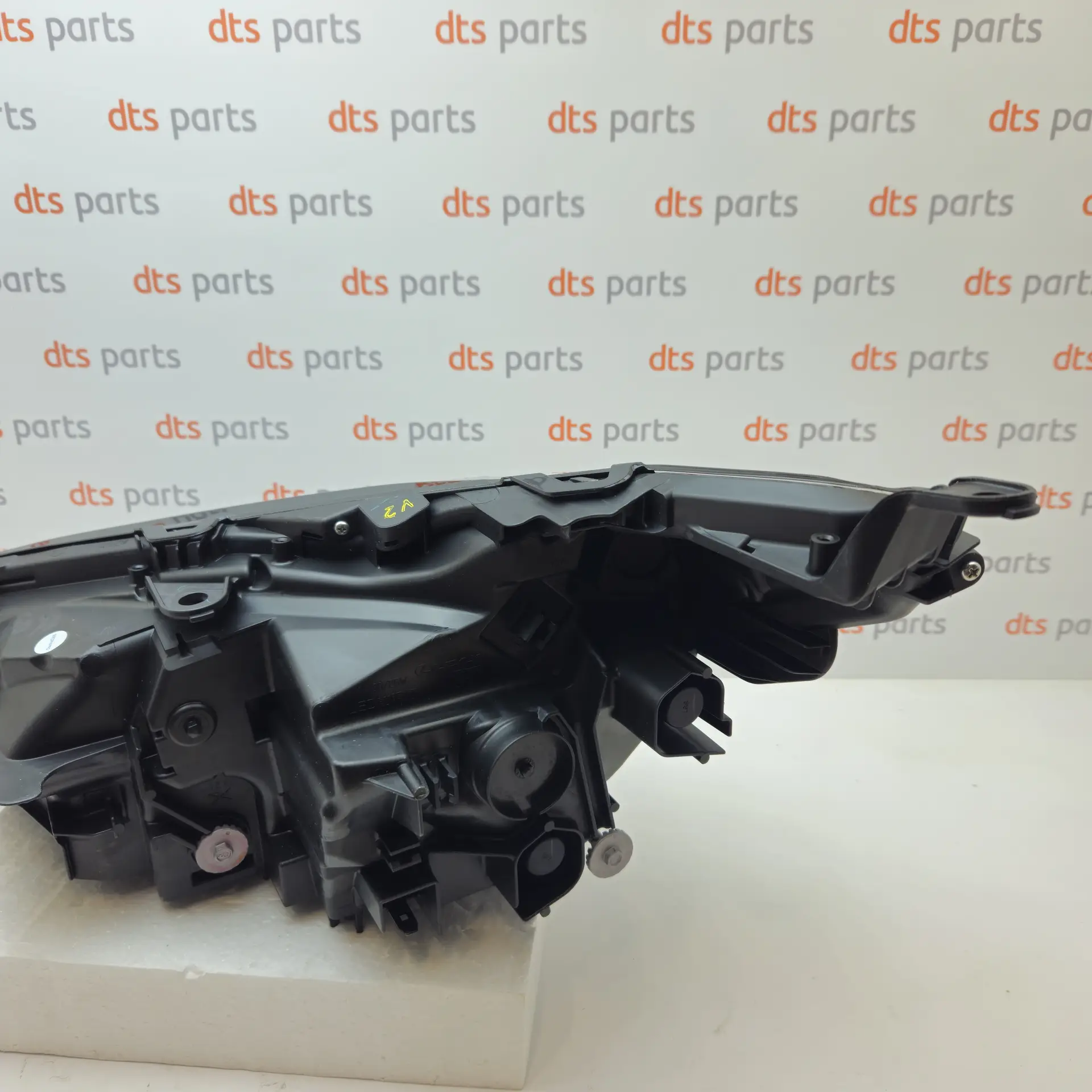 OEM Toyota/Lexus 8114578180 – Front right LED headlight