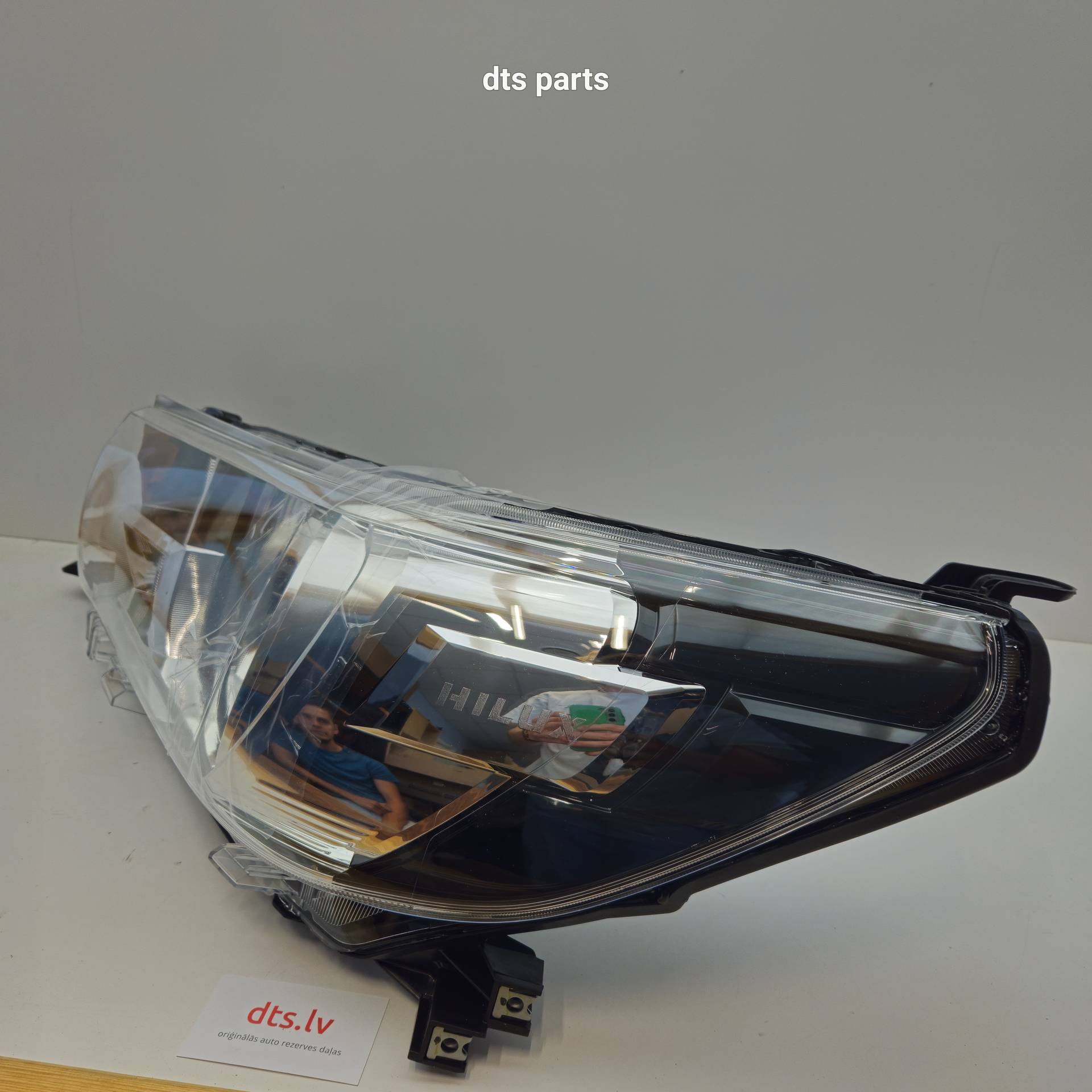 OEM Toyota/Lexus 811500K792 – Left headlight