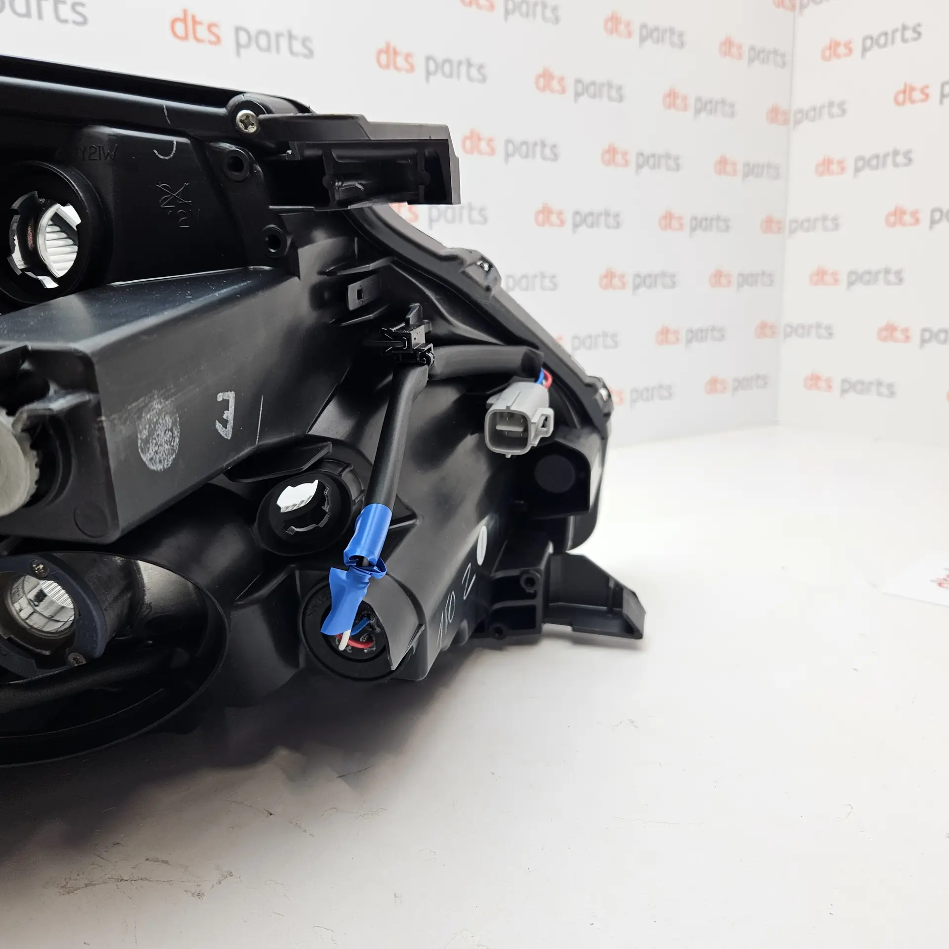 OEM Toyota/Lexus 8117005311 – Front left headlight