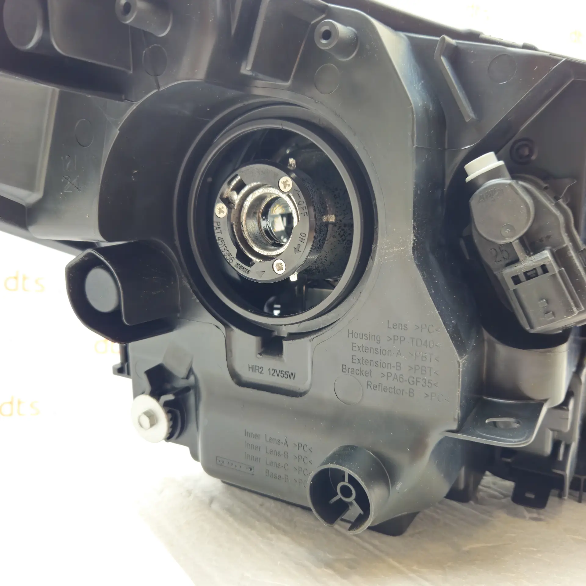 OEM Toyota/Lexus 8117005380 – Front left LED headlight