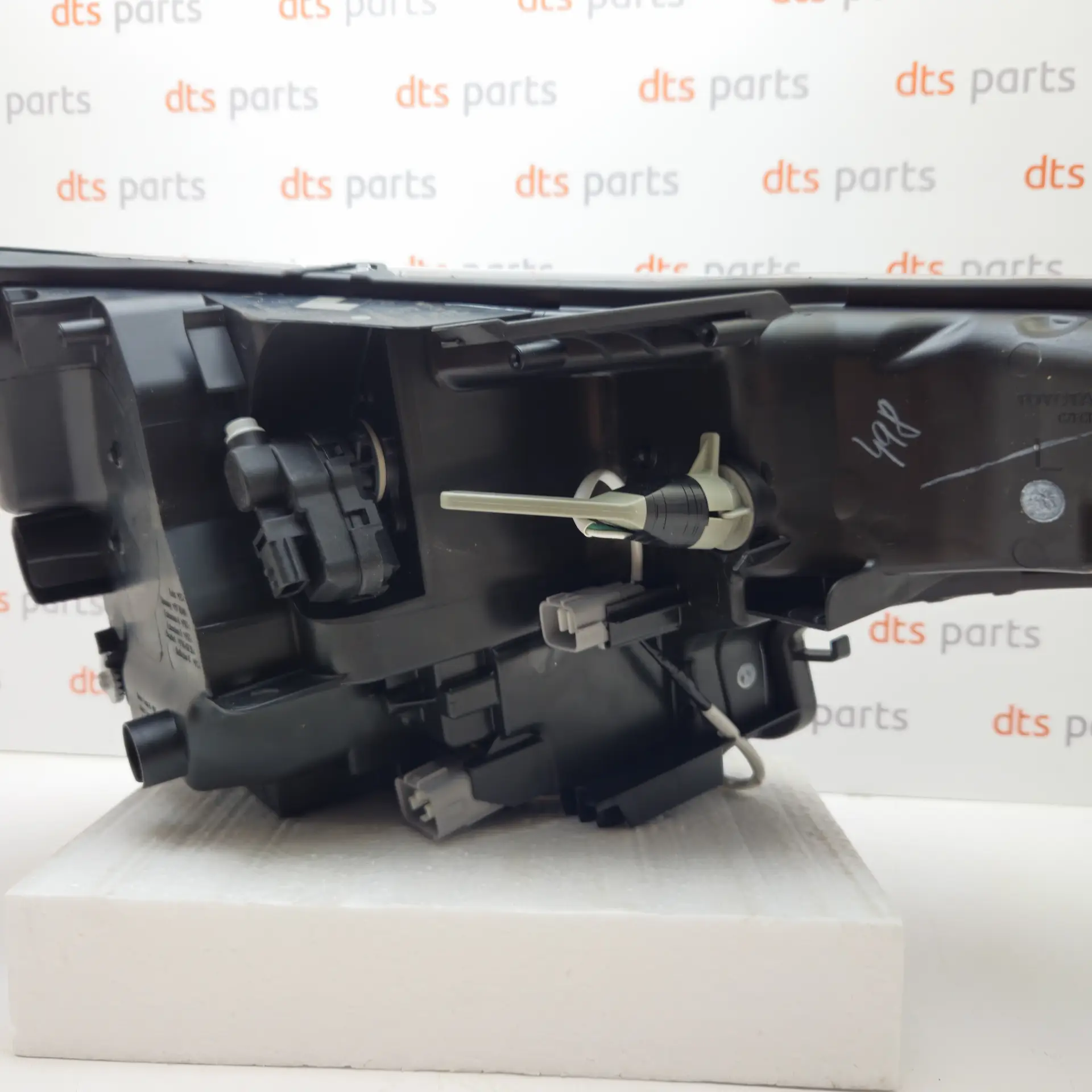 OEM Toyota/Lexus 8117005400 – Front left LED headlight