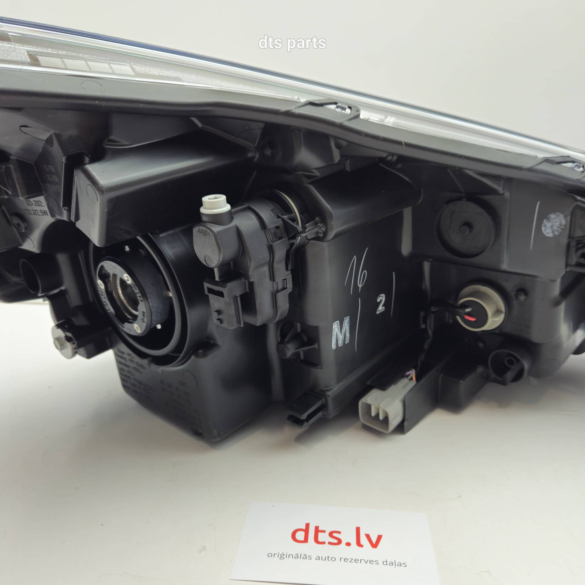 OEM Toyota/Lexus 811700DK10 – Left headlight