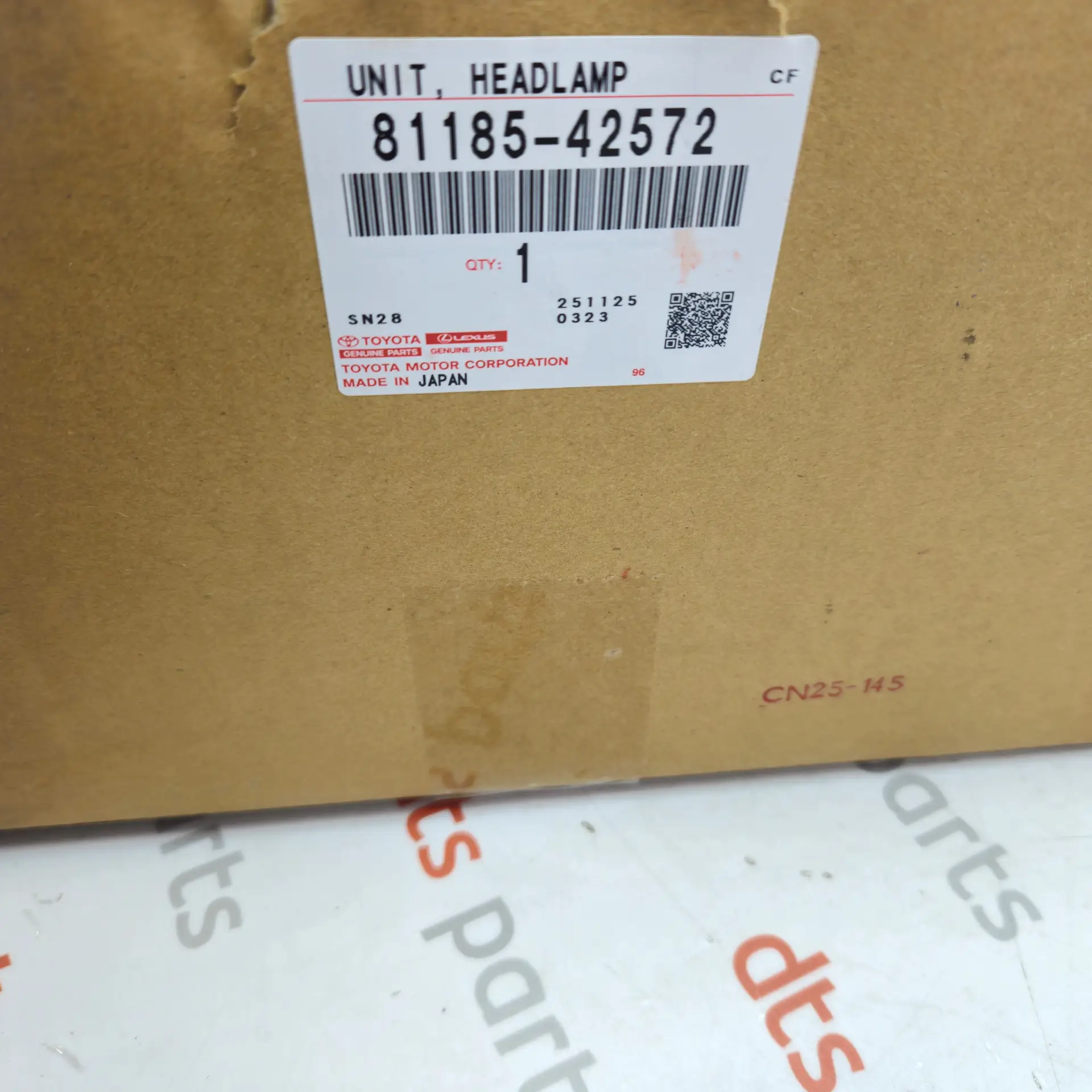 OEM Toyota 8118542572 – Left headlight