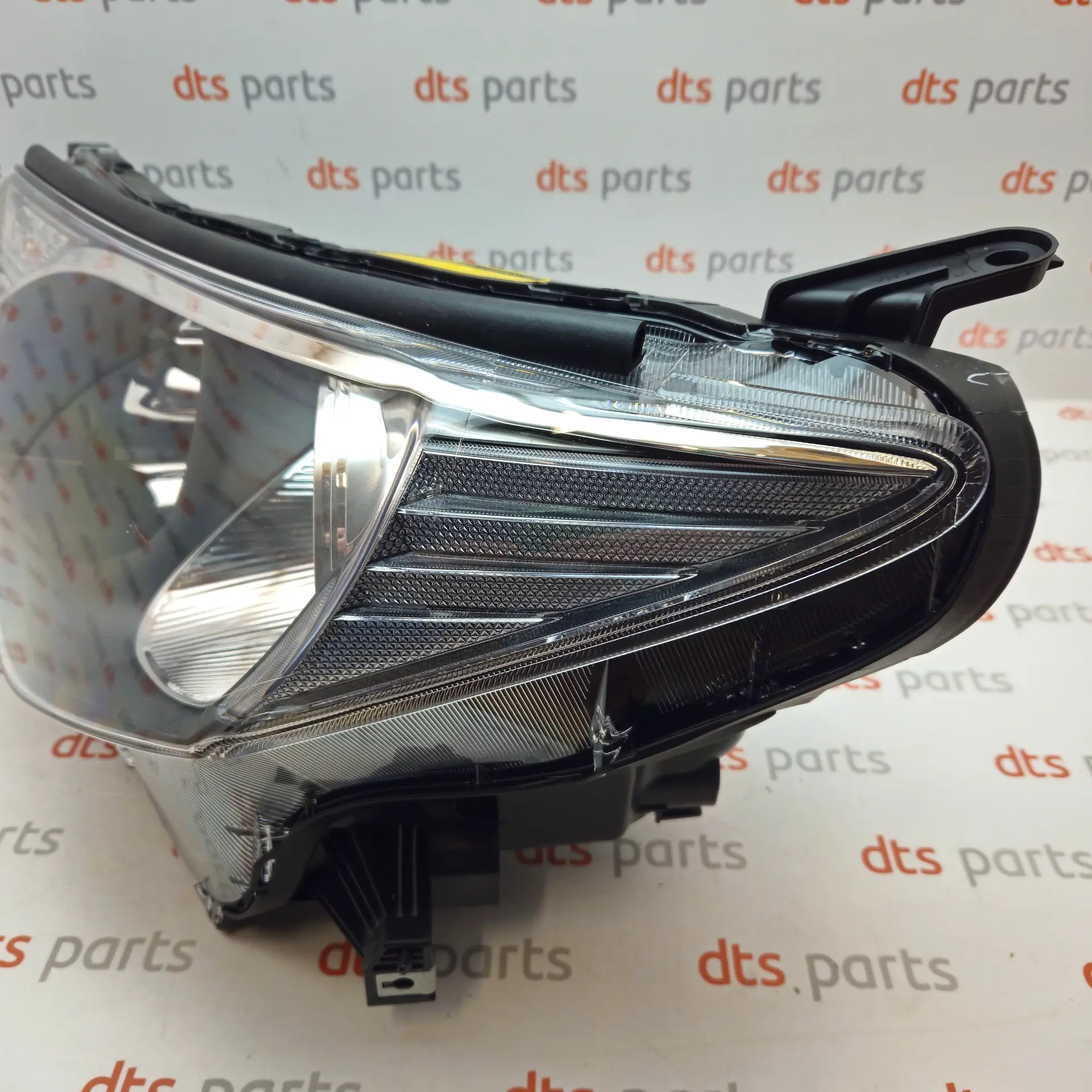 OEM Toyota 8118542572 – Left headlight