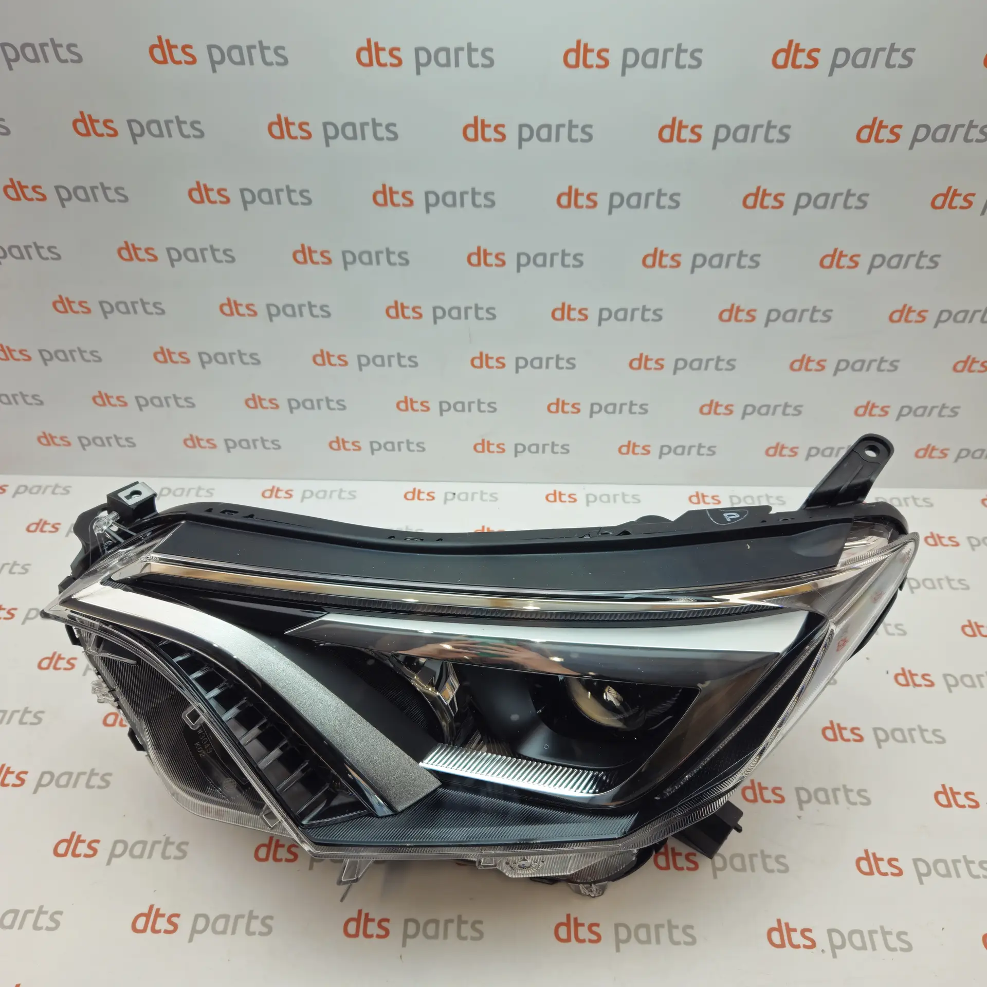 OEM Toyota 8118542680 – Left headlamp