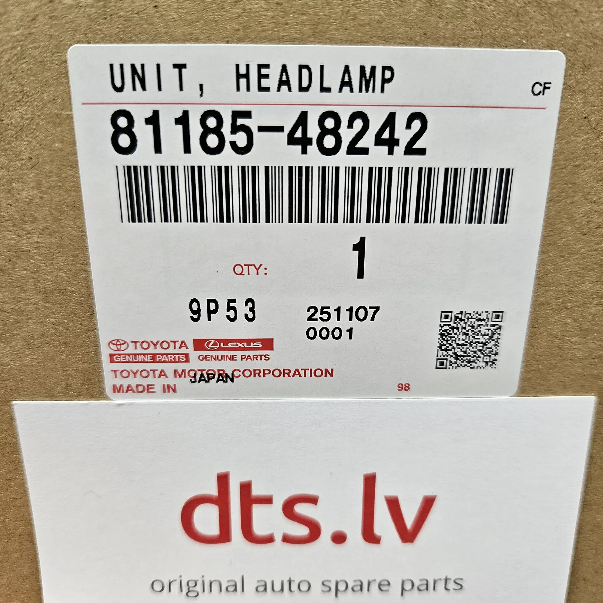 OEM Volvo 8118548242 – Outer right rear tail light