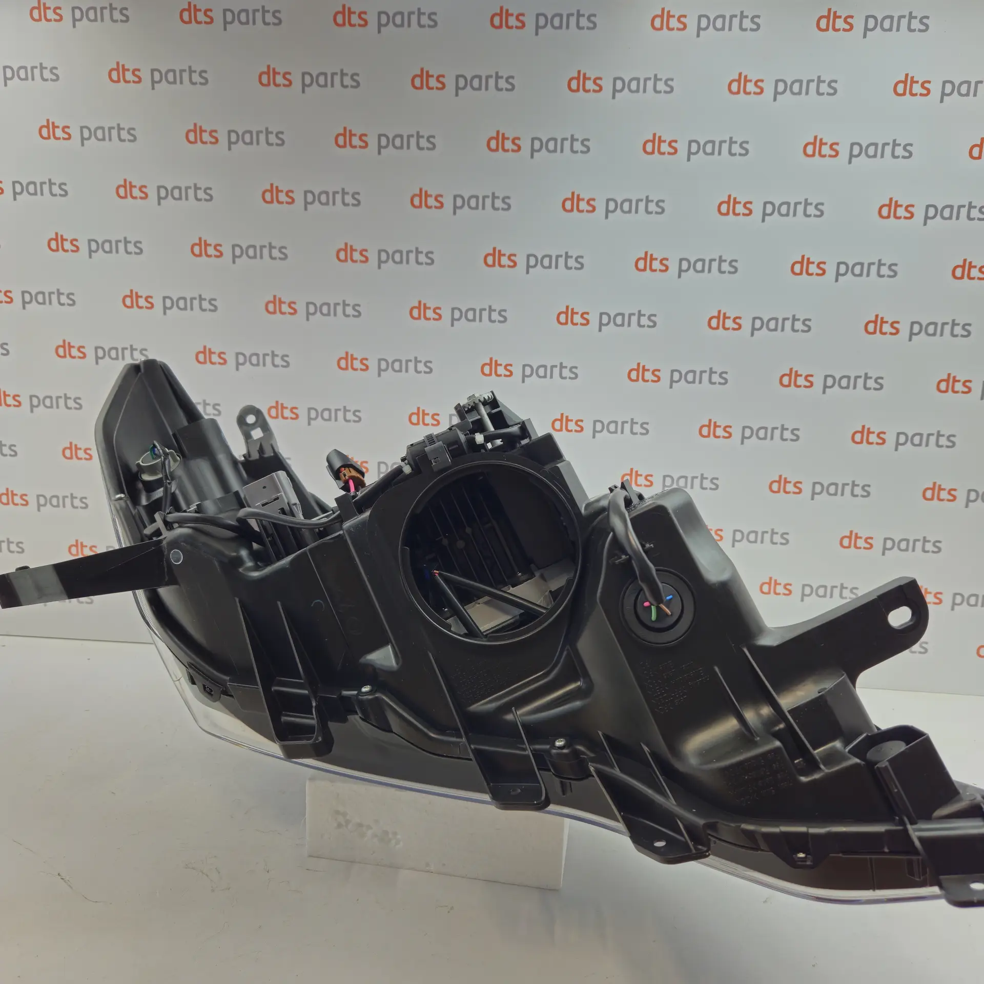 OEM Toyota/Lexus 8118560J20 – Front left headlight