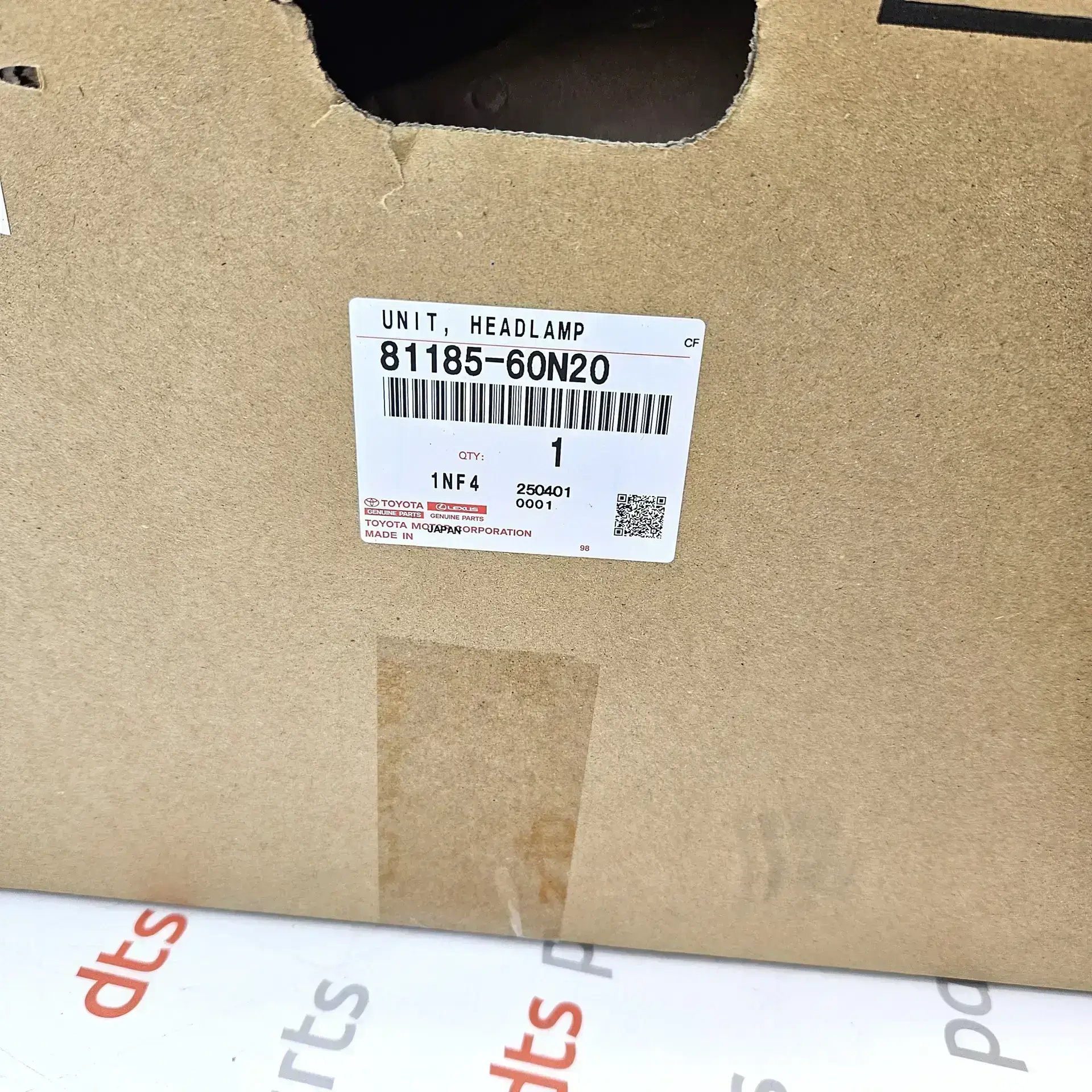 OEM Toyota 8118560N20 – Headlight