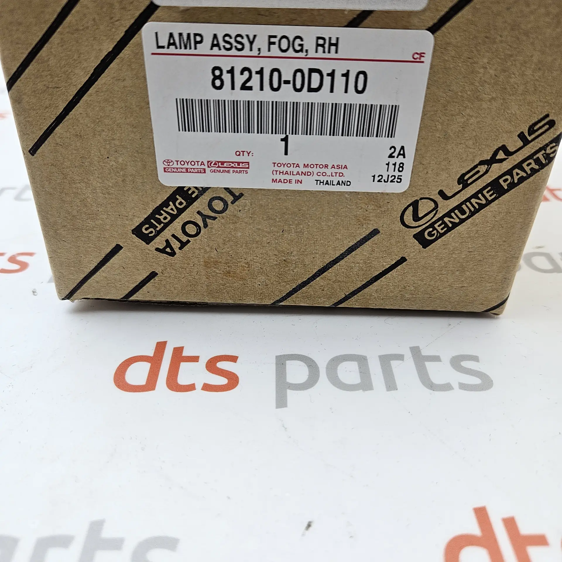 OEM Toyota 812100D110 – Fog lamp