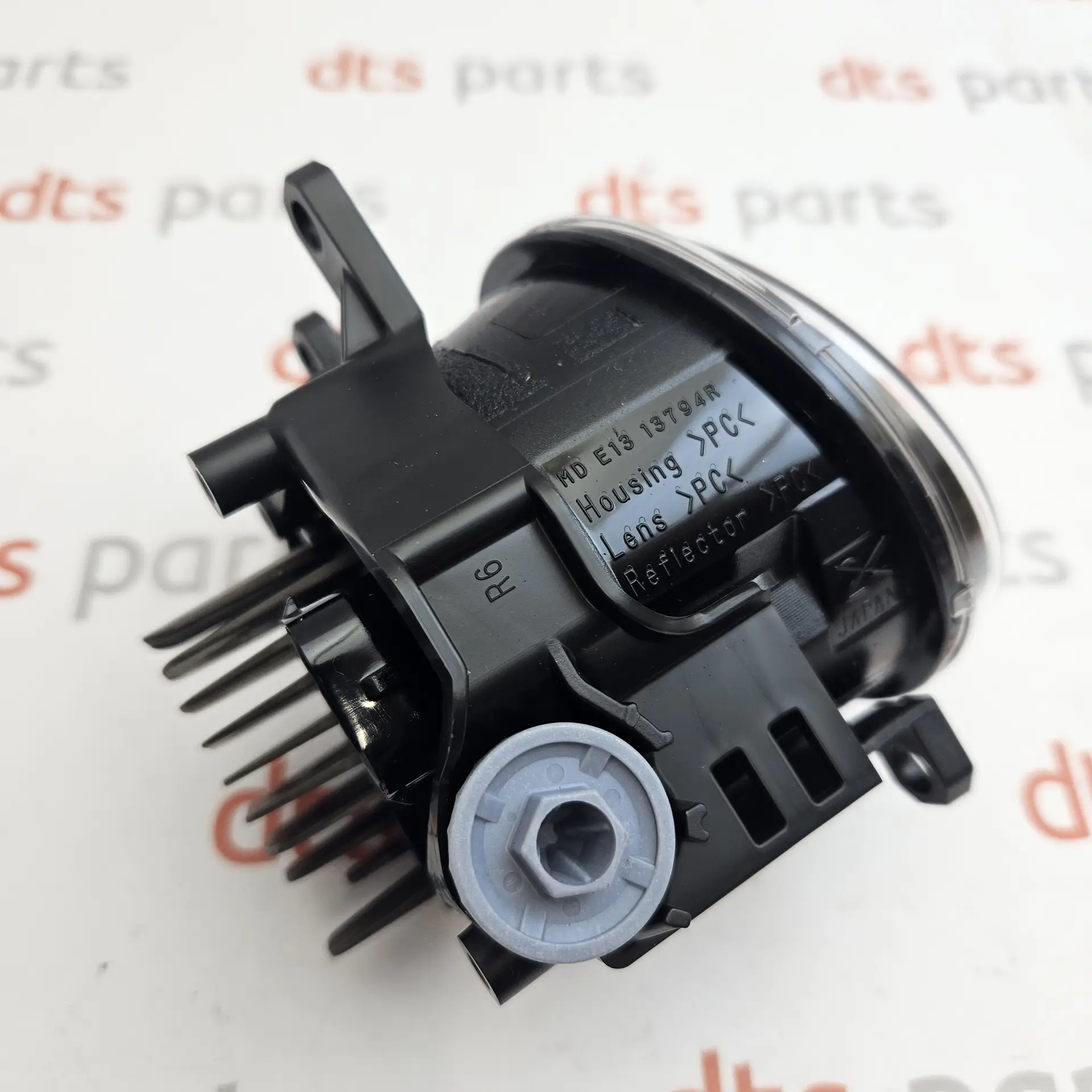 OEM Toyota/Lexus 8121048051 – Front fog light lamp assembly right-hand side