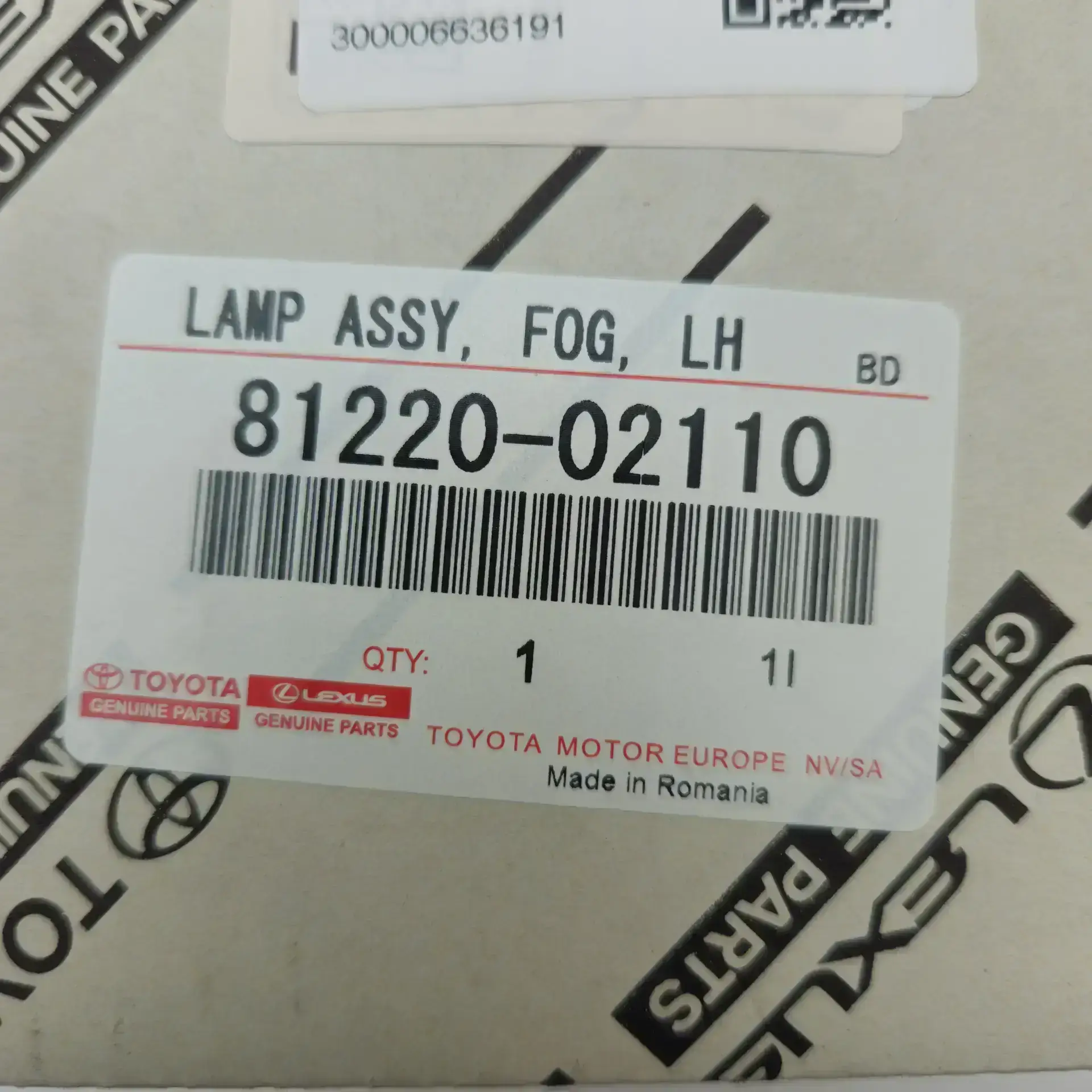 OEM Toyota 8122002110 – Front left fog light