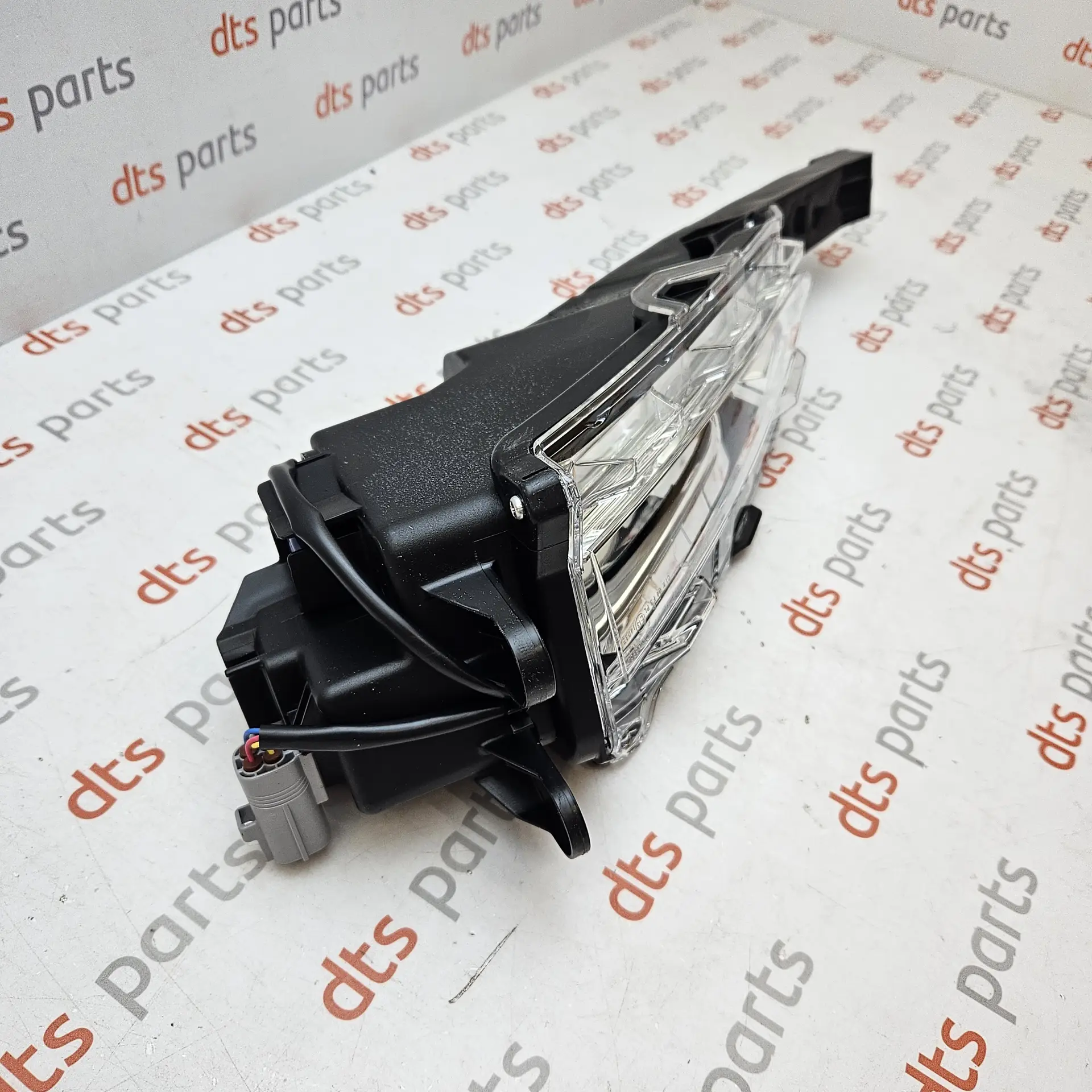 OEM Toyota/Lexus 8122078010 – Front left led fog light lamp assembly