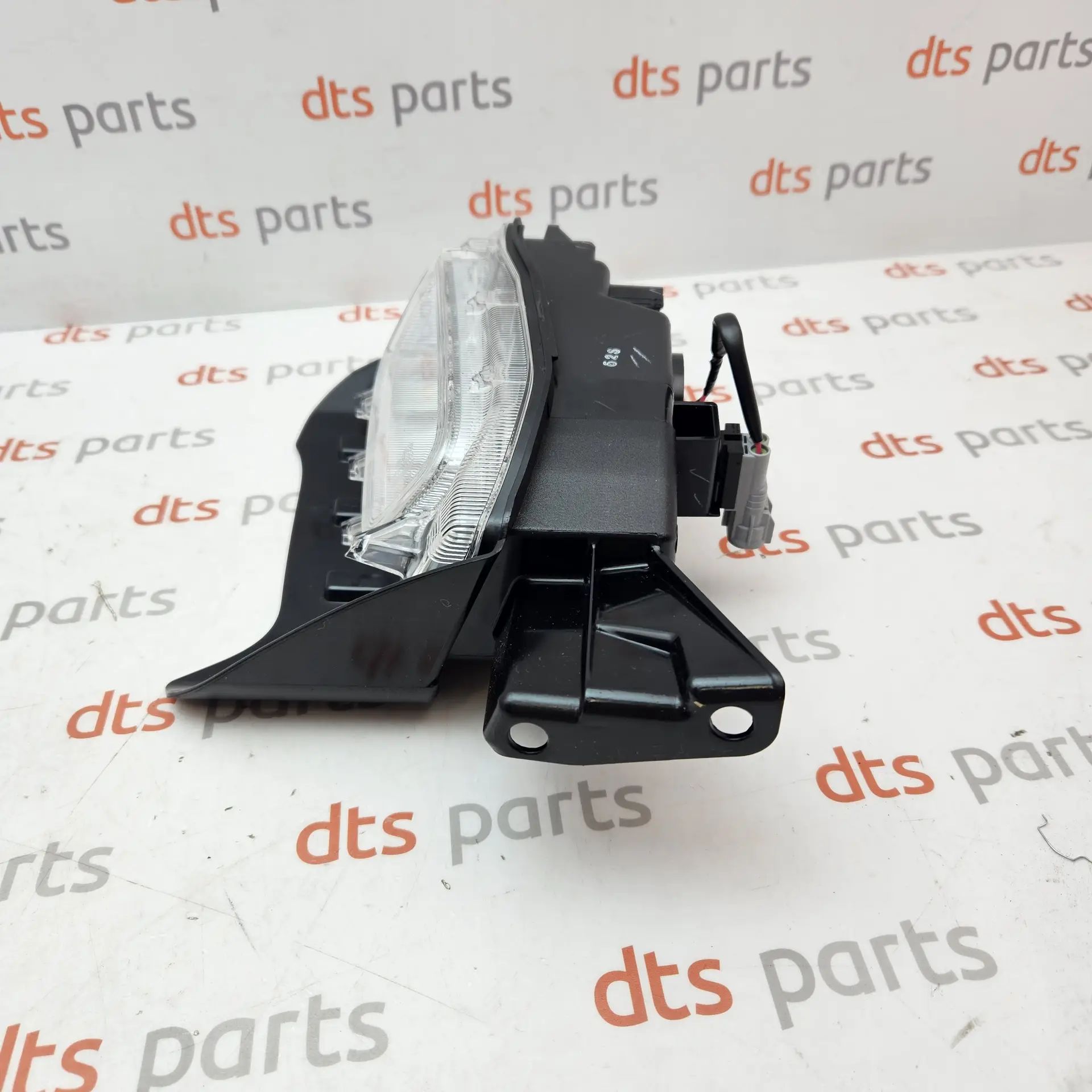 OEM Toyota/Lexus 8144047050 – Luggage compartment room lamp assembly