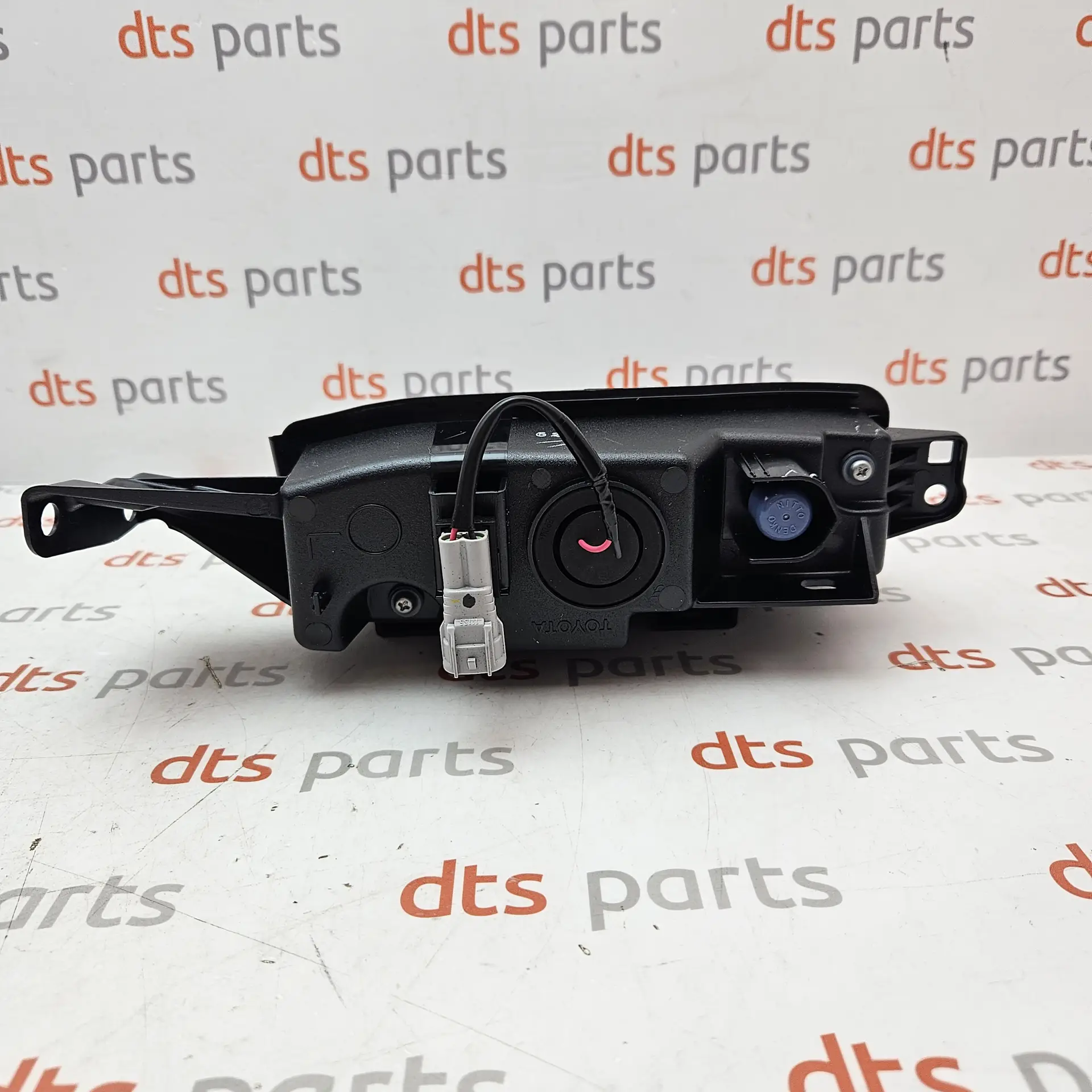 OEM Toyota/Lexus 8144047050 – Luggage compartment room lamp assembly