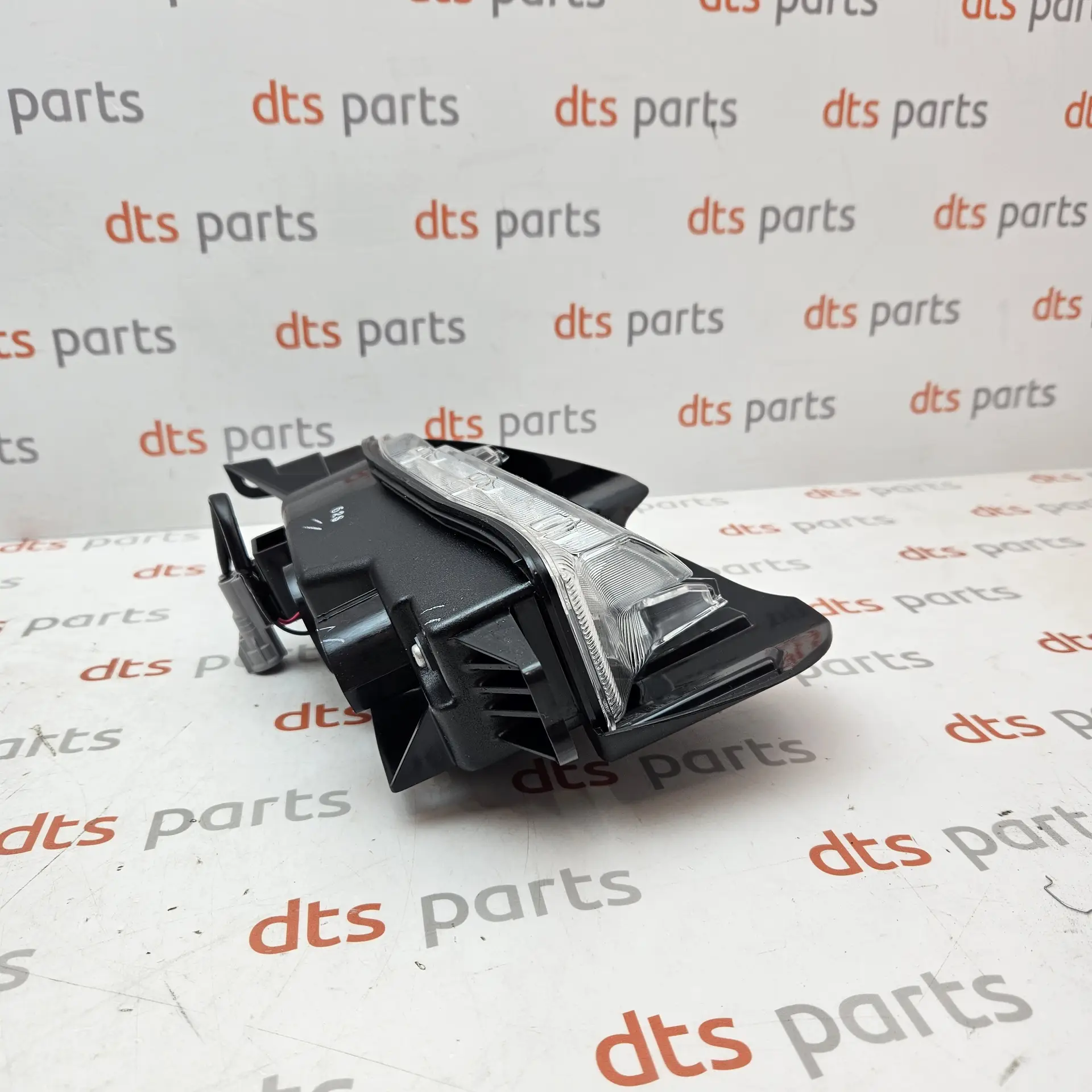 OEM Toyota/Lexus 8144047050 – Luggage compartment room lamp assembly