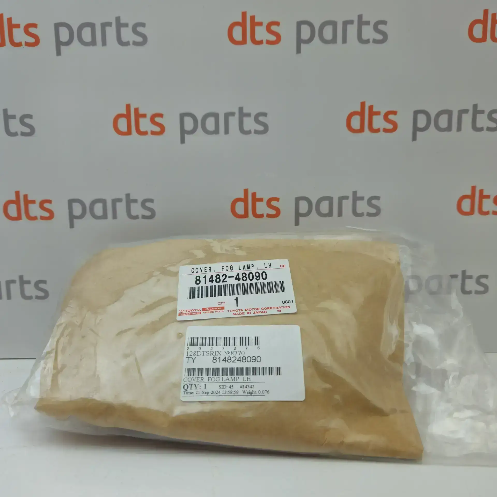 OEM Toyota/Lexus 8148248090 – Front left fog lamp cover
