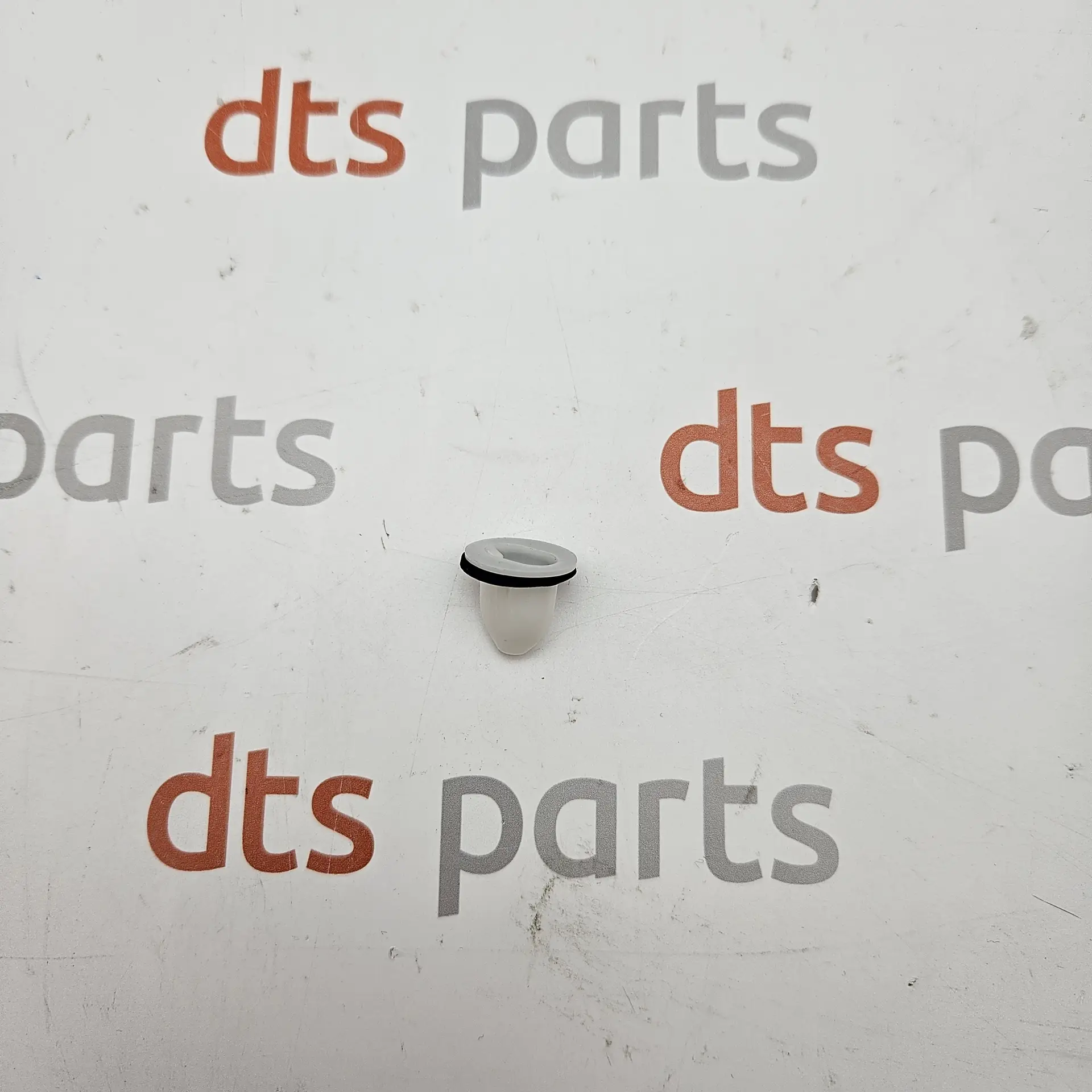 OEM Toyota/Lexus 8149652020 – Rear tail light mounting grommet