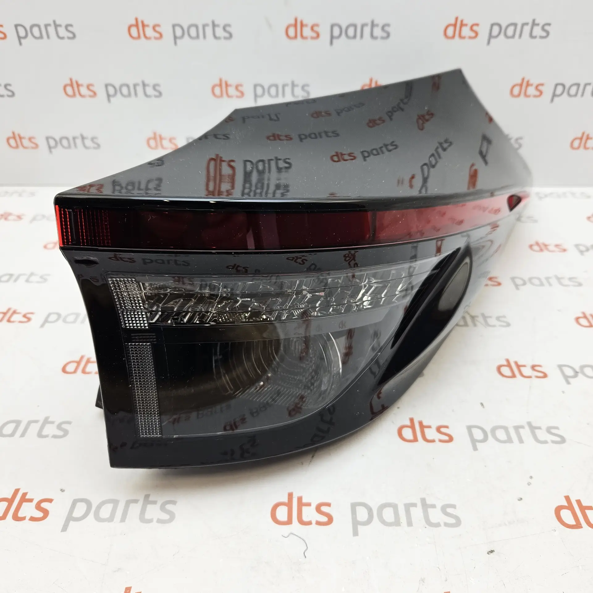 OEM Toyota 815500DE20 – Right-Side Rear Tail Light Assembly